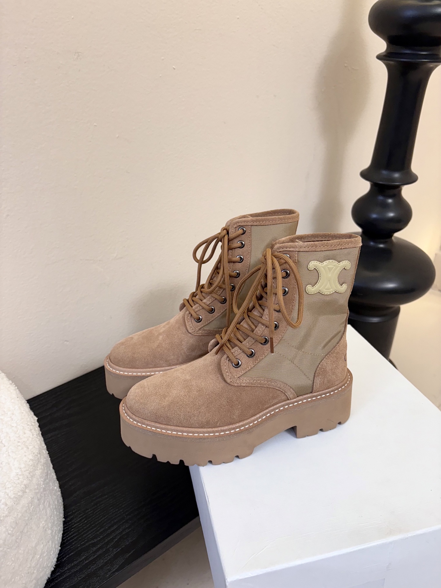 CELINE塞琳 25秋冬新款杨幂同款 短靴凯旋门英伦风短靴 简约大气时髦 耐看不过时 是时尚圈永不退潮