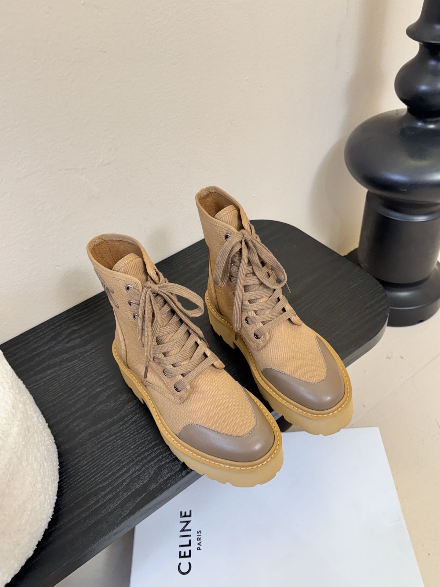 CELINE塞琳 25秋冬新款杨幂同款 短靴凯旋门英伦风短靴 简约大气时髦 耐看不过时 是时尚圈永不退潮