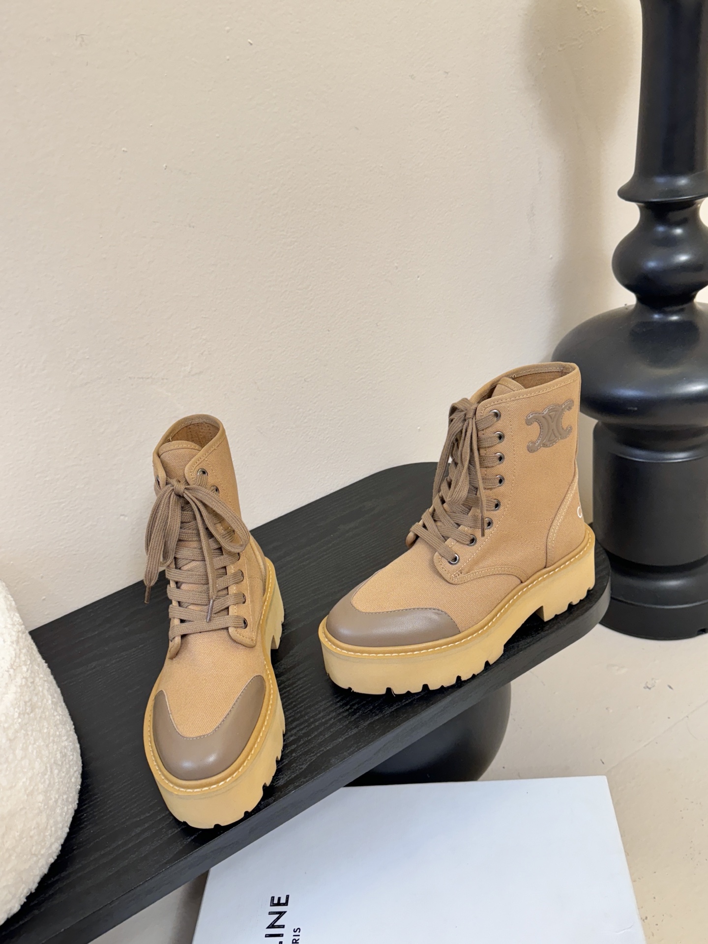 CELINE塞琳 25秋冬新款杨幂同款 短靴凯旋门英伦风短靴 简约大气时髦 耐看不过时 是时尚圈永不退潮