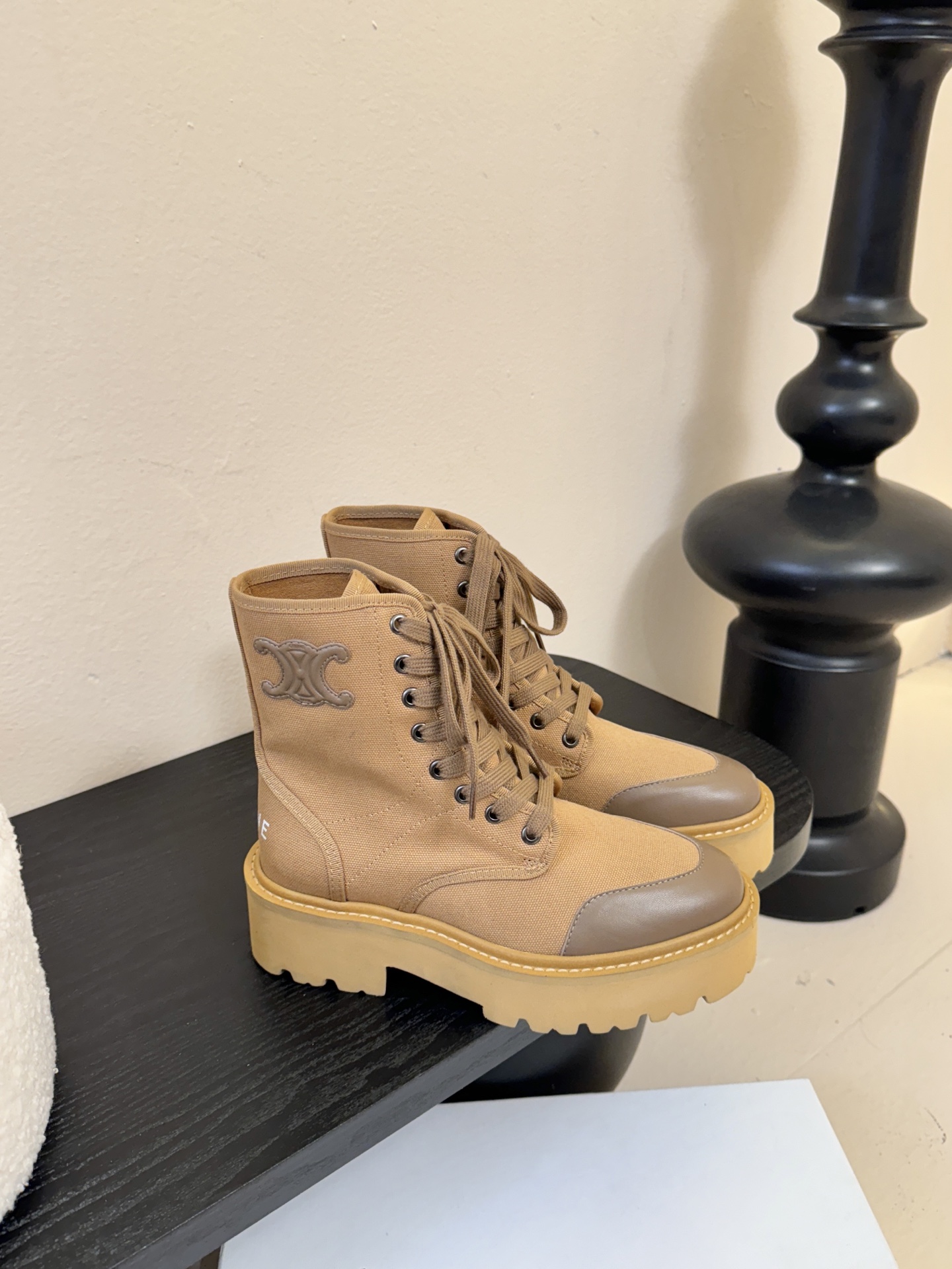 CELINE塞琳 25秋冬新款杨幂同款 短靴凯旋门英伦风短靴 简约大气时髦 耐看不过时 是时尚圈永不退潮