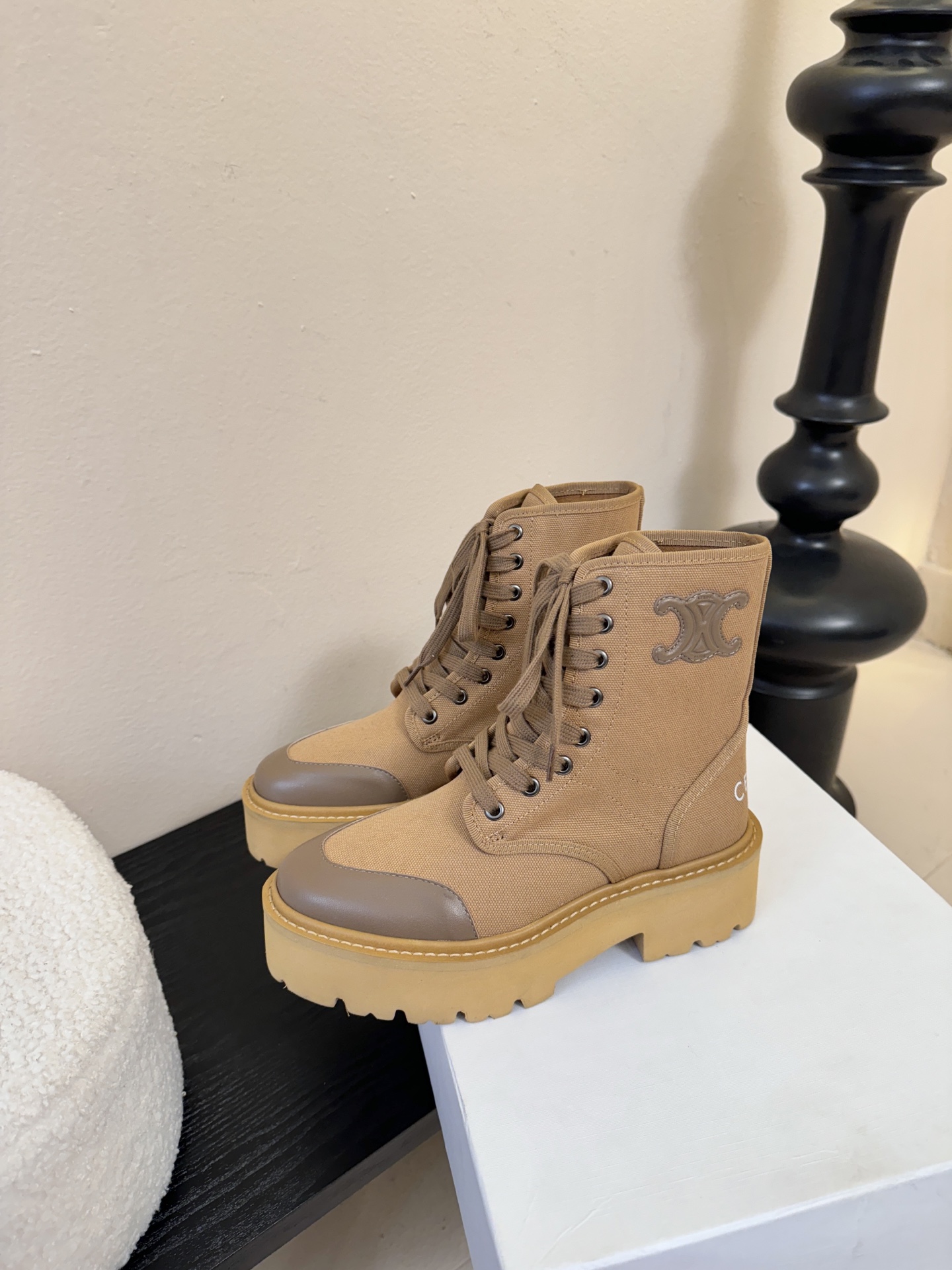 CELINE塞琳 25秋冬新款杨幂同款 短靴凯旋门英伦风短靴 简约大气时髦 耐看不过时 是时尚圈永不退潮