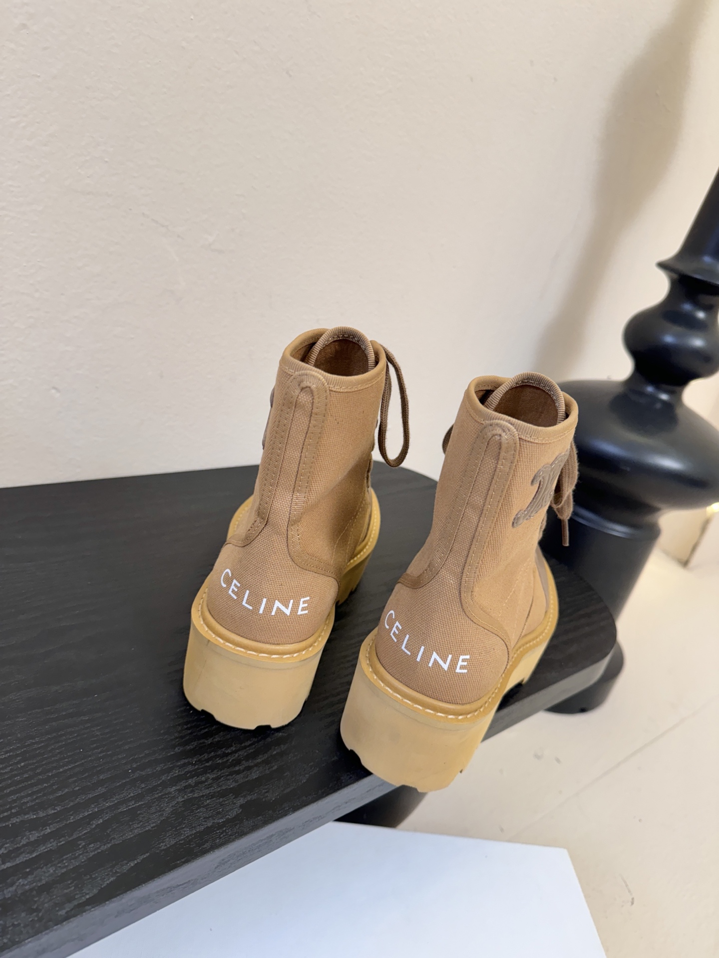CELINE塞琳 25秋冬新款杨幂同款 短靴凯旋门英伦风短靴 简约大气时髦 耐看不过时 是时尚圈永不退潮