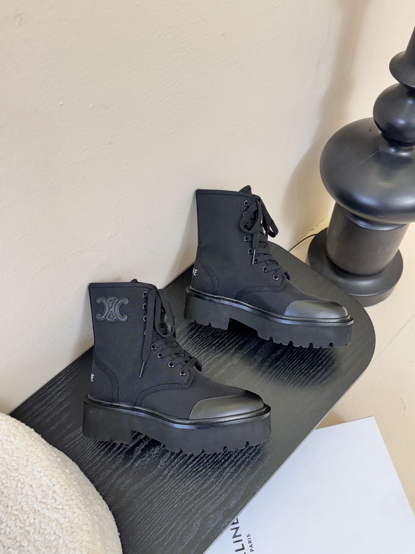 CELINE塞琳 25秋冬新款杨幂同款 短靴凯旋门英伦风短靴 简约大气时髦 耐看不过时 是时尚圈永不退潮