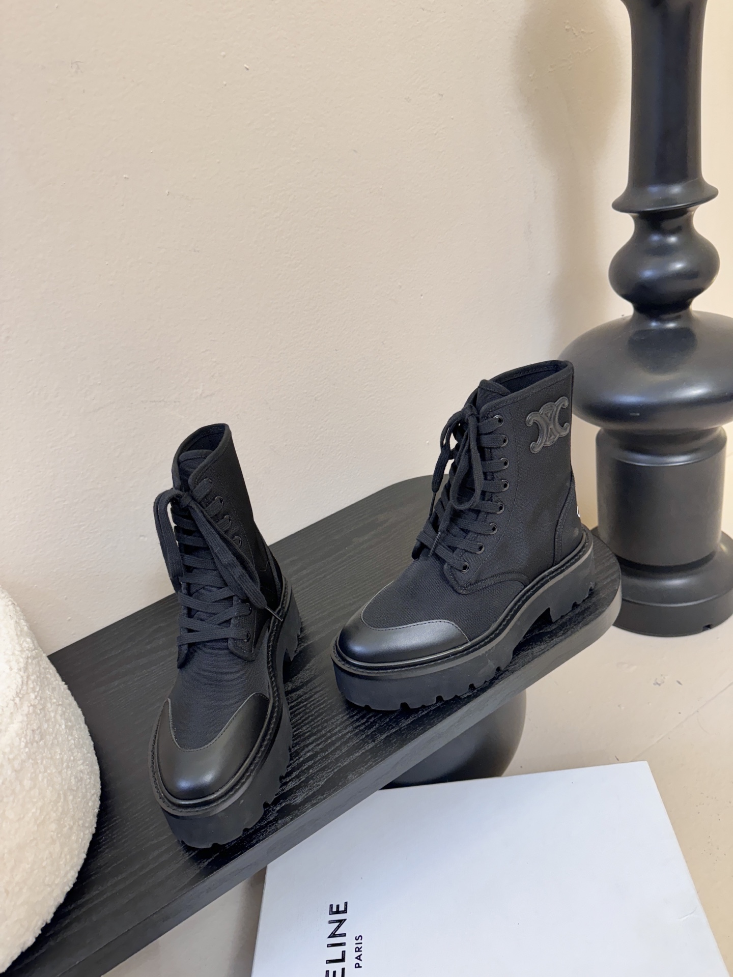 CELINE塞琳 25秋冬新款杨幂同款 短靴凯旋门英伦风短靴 简约大气时髦 耐看不过时 是时尚圈永不退潮