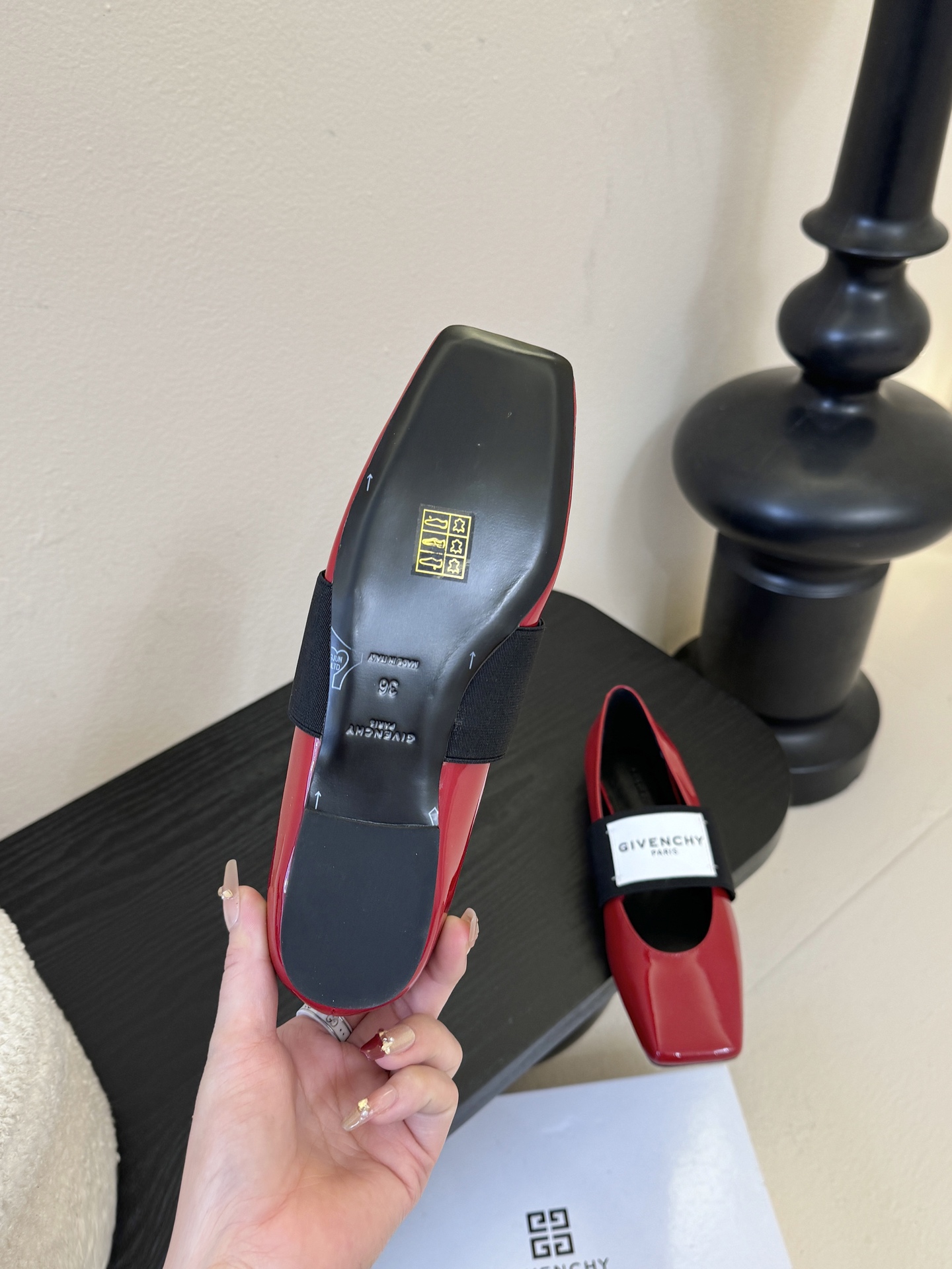 Givenchy/纪梵希F030 26ss早春走秀新款 章若楠同款Sliced Square 松紧带玛丽