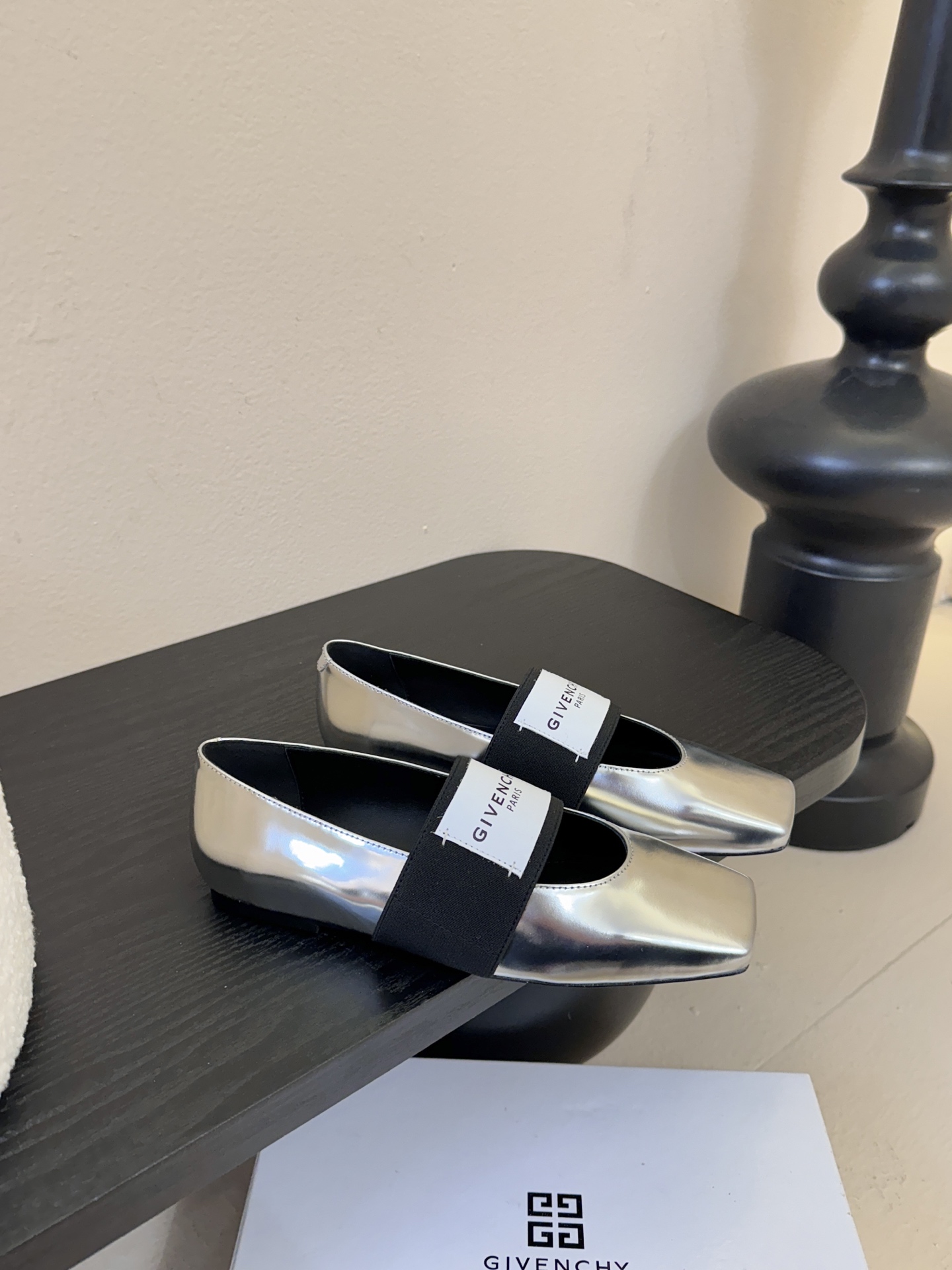 Givenchy/纪梵希F030 26ss早春走秀新款 章若楠同款Sliced Square 松紧带玛丽