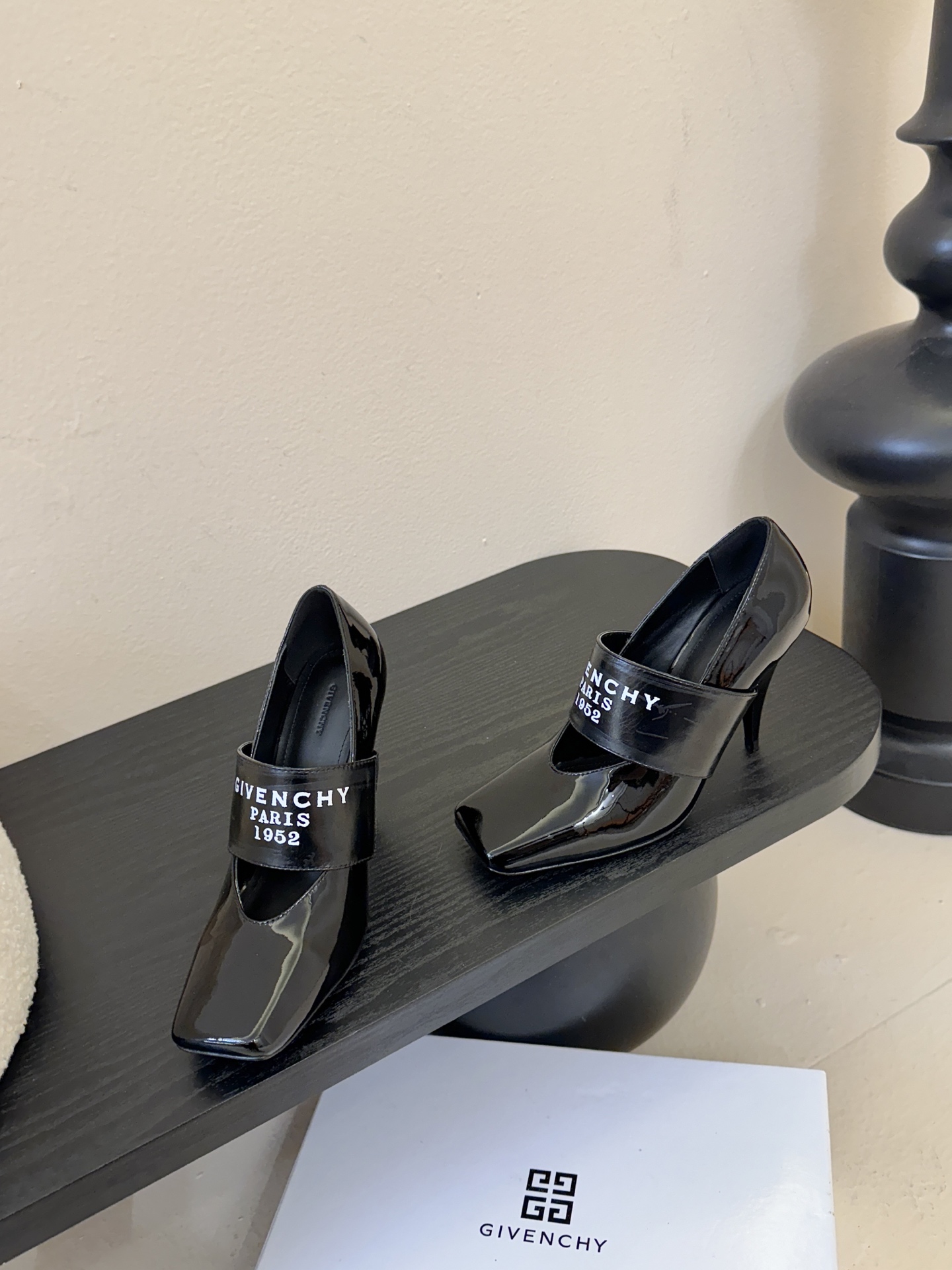 Givenchy/纪梵希F030 26ss早春走秀新款 章若楠同款Sliced Square 松紧带玛丽