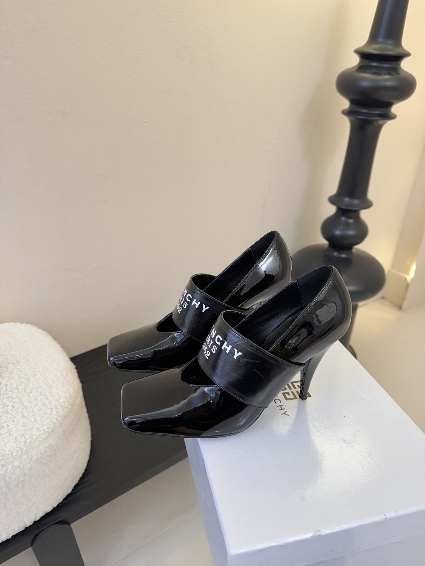 Givenchy/纪梵希F030 26ss早春走秀新款 章若楠同款Sliced Square 松紧带玛丽