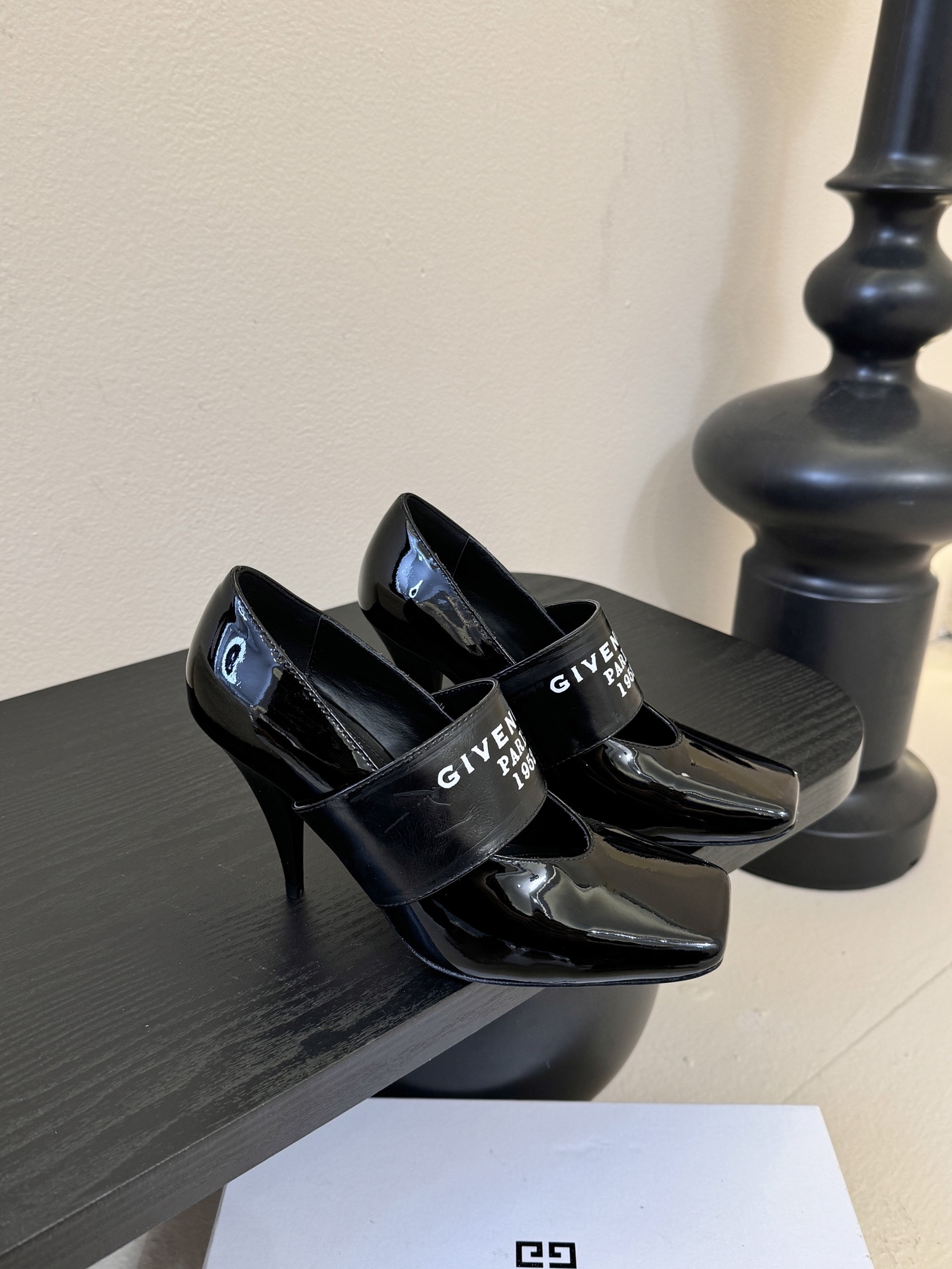 Givenchy/纪梵希F030 26ss早春走秀新款 章若楠同款Sliced Square 松紧带玛丽