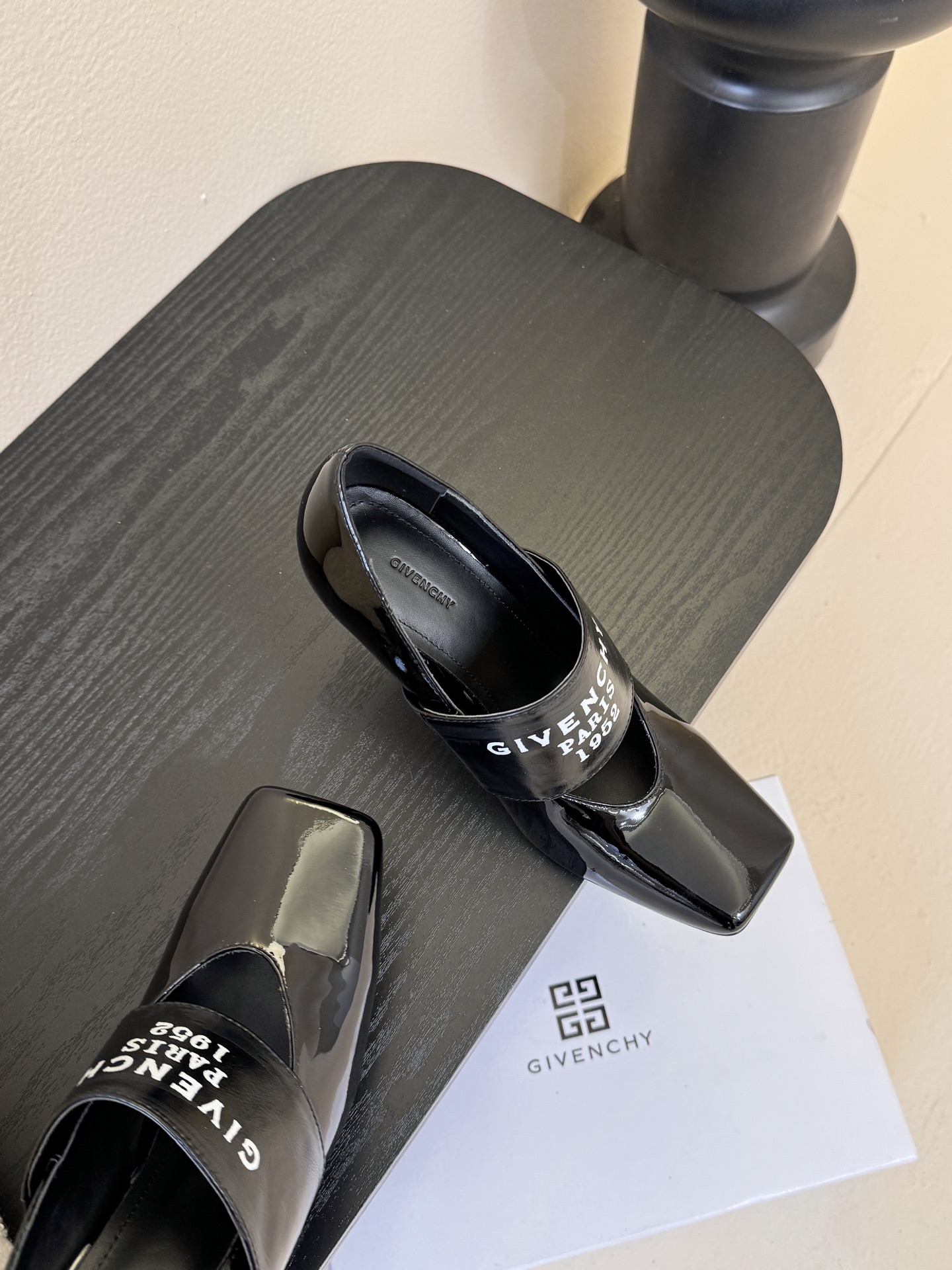 Givenchy/纪梵希F030 26ss早春走秀新款 章若楠同款Sliced Square 松紧带玛丽