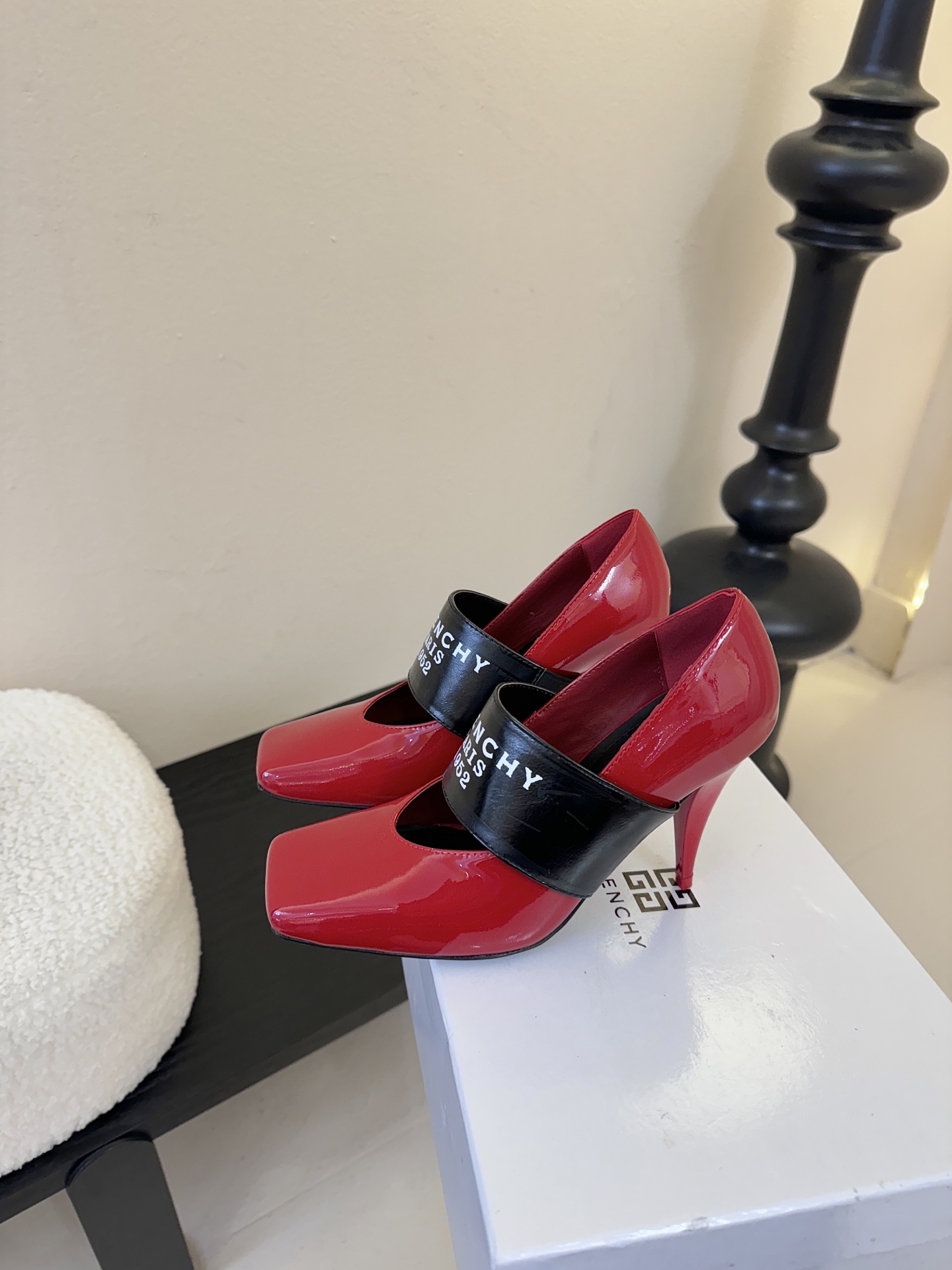 Givenchy/纪梵希F030 26ss早春走秀新款 章若楠同款Sliced Square 松紧带玛丽