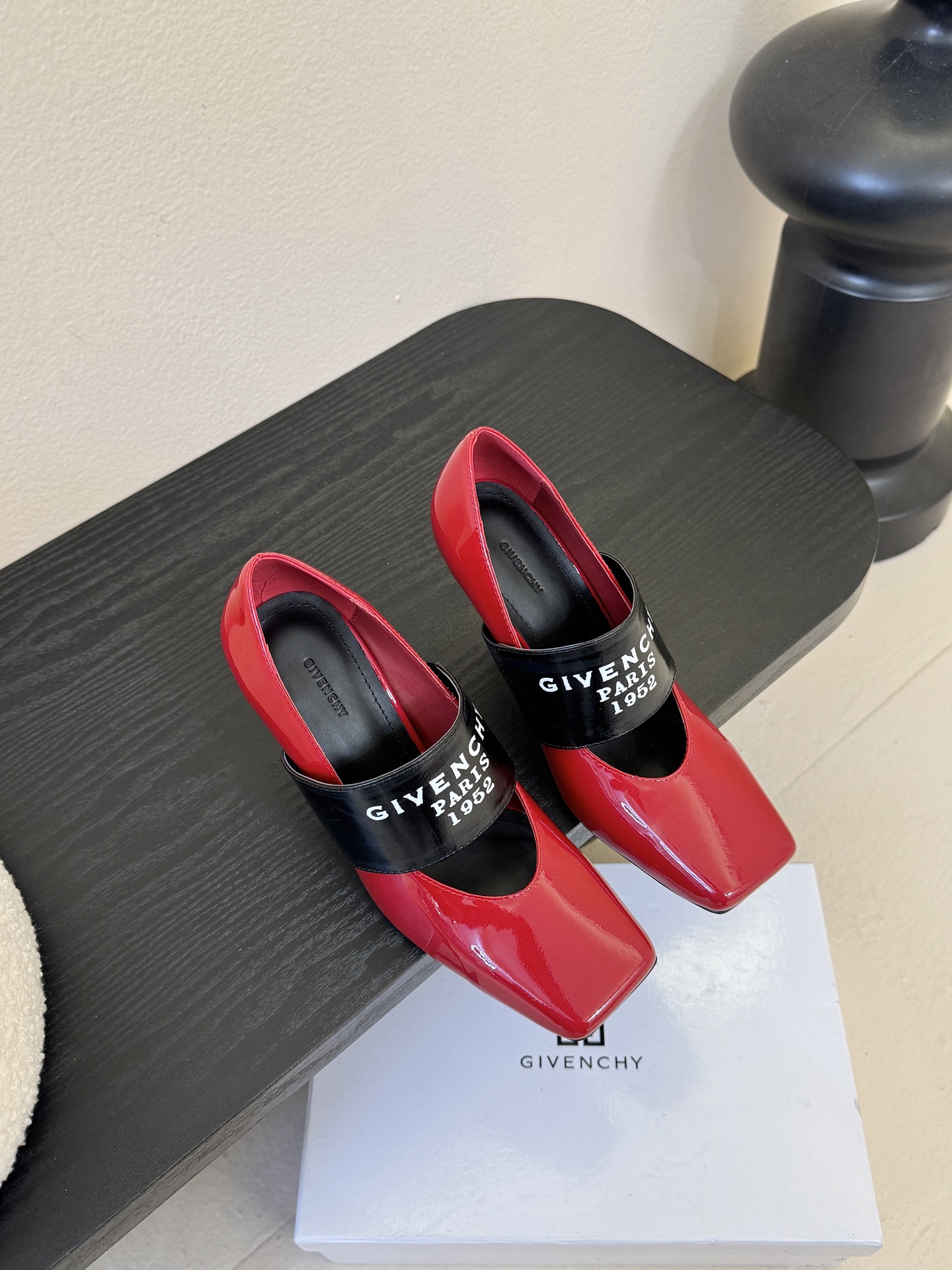 Givenchy/纪梵希F030 26ss早春走秀新款 章若楠同款Sliced Square 松紧带玛丽