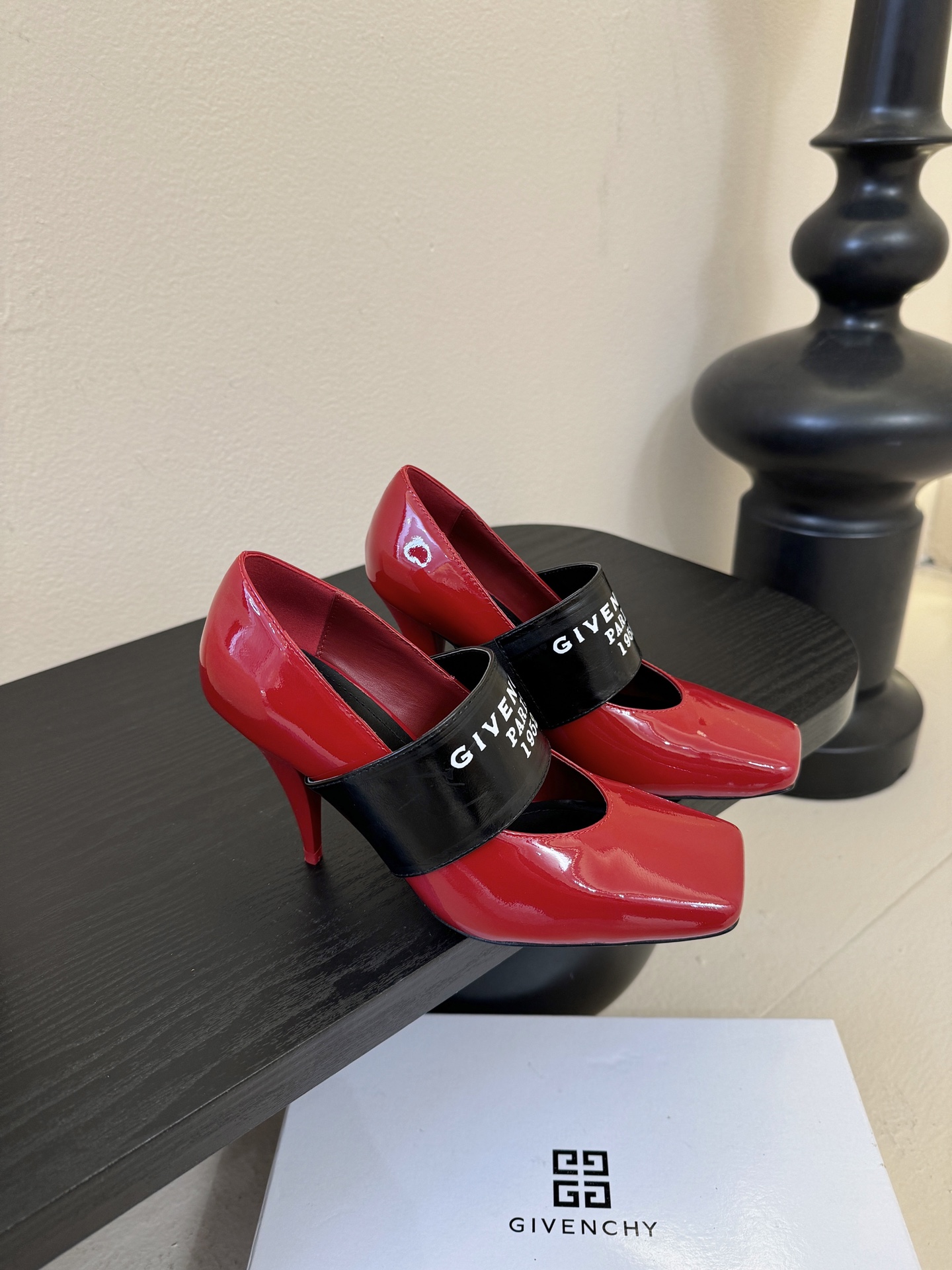 Givenchy/纪梵希F030 26ss早春走秀新款 章若楠同款Sliced Square 松紧带玛丽