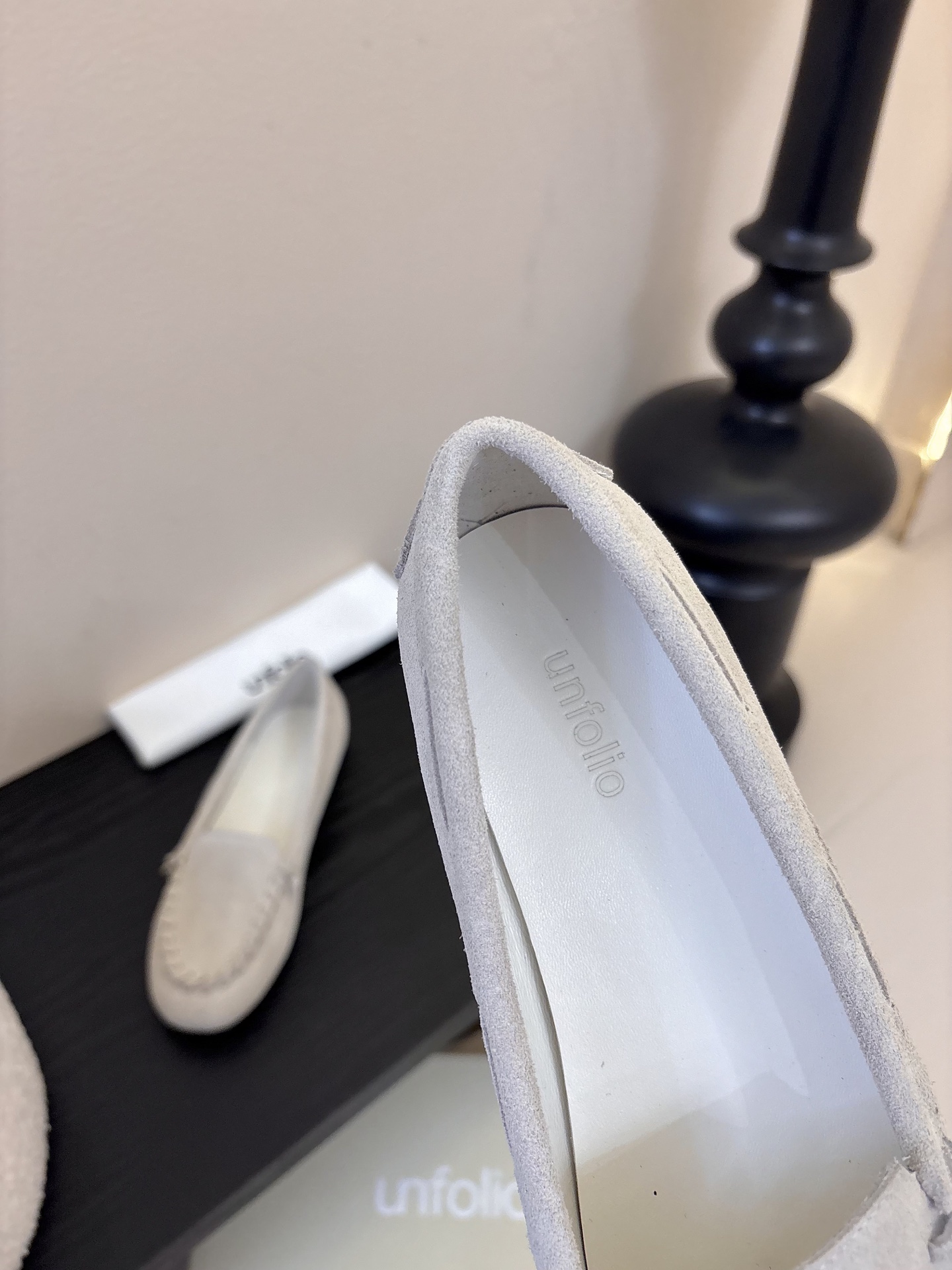 Unfoli*秋季新款复古编织风休闲鞋乐福鞋1.鞋头边缘采用编织式的手工缝线，既增加了复古质感，也是辨识