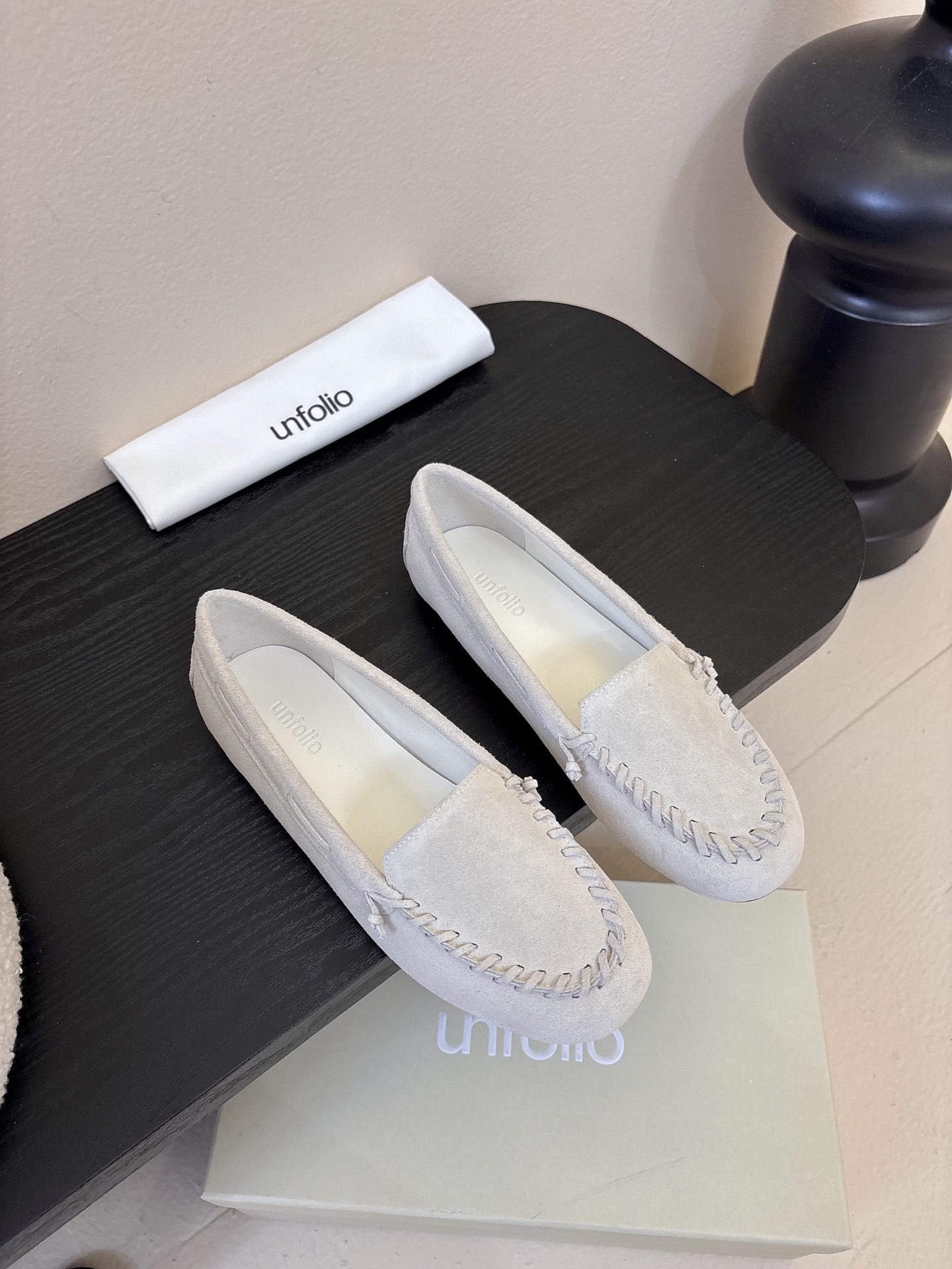 Unfoli*秋季新款复古编织风休闲鞋乐福鞋1.鞋头边缘采用编织式的手工缝线，既增加了复古质感，也是辨识