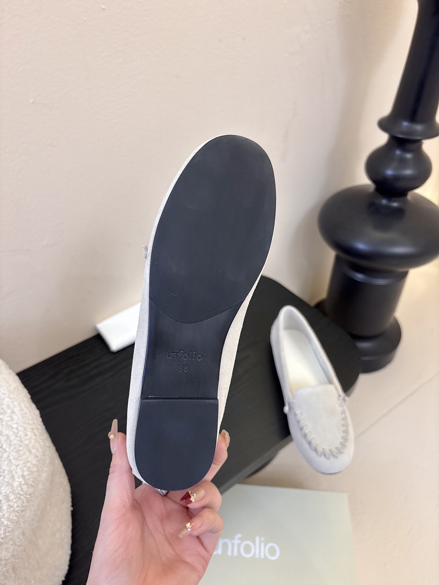 Unfoli*秋季新款复古编织风休闲鞋乐福鞋1.鞋头边缘采用编织式的手工缝线，既增加了复古质感，也是辨识