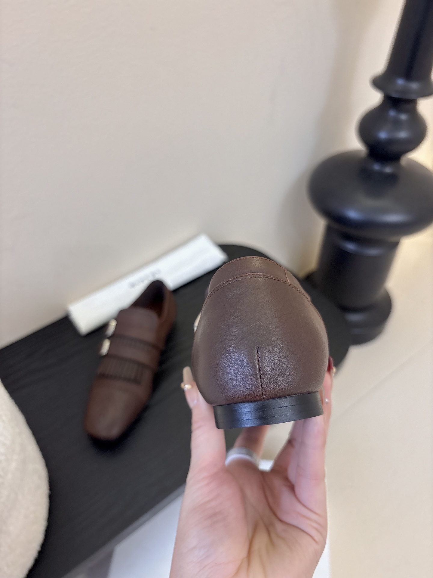 Hidem*25ss复古巴洛克风平底鞋皮鞋用了布洛克雕花+流苏装饰，自带复古英伦/雅痞质感；双皮带扣设计