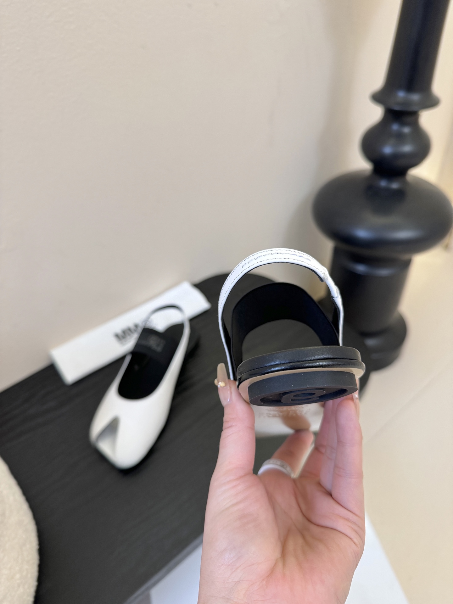 Maison Marginal* MM6苹果头芭蕾舞凉鞋马吉拉设计师太有才了 作为设计元素打造鞋品💯 单