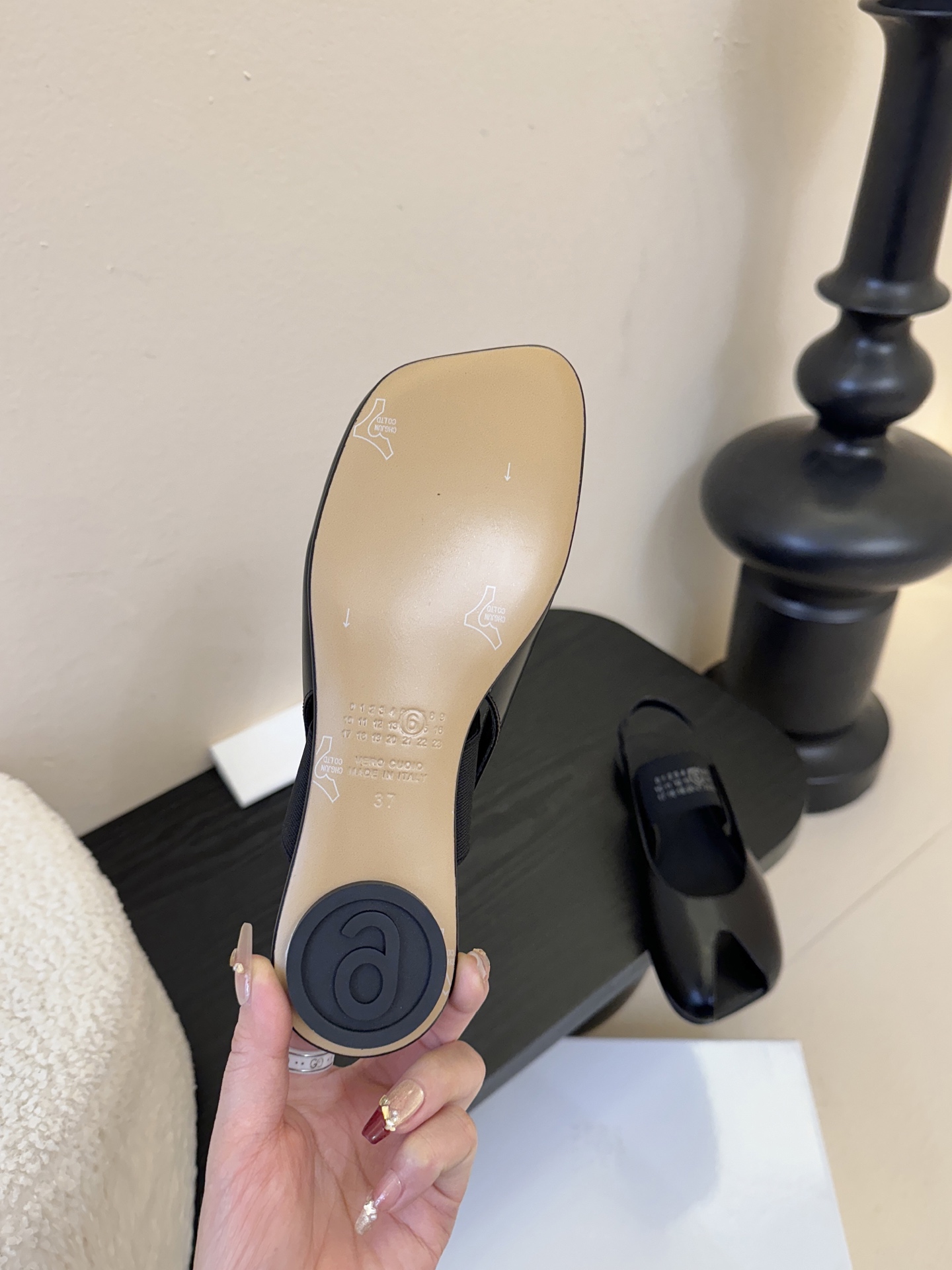 Maison Marginal* MM6苹果头芭蕾舞凉鞋马吉拉设计师太有才了 作为设计元素打造鞋品💯 单