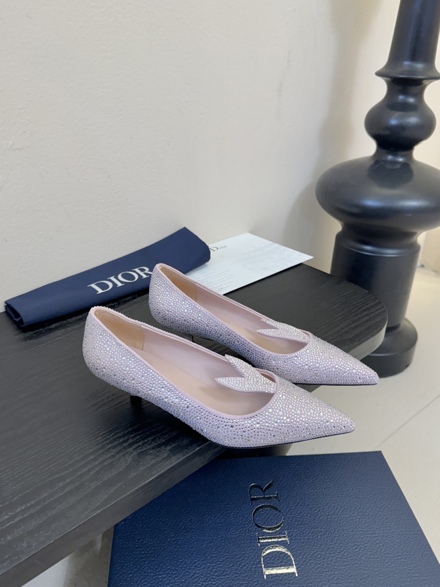 Dior 迪奥26春夏璀璨星河系列！水晶烫钻尖头高跟单鞋婚鞋！走秀新款bling...bling...水