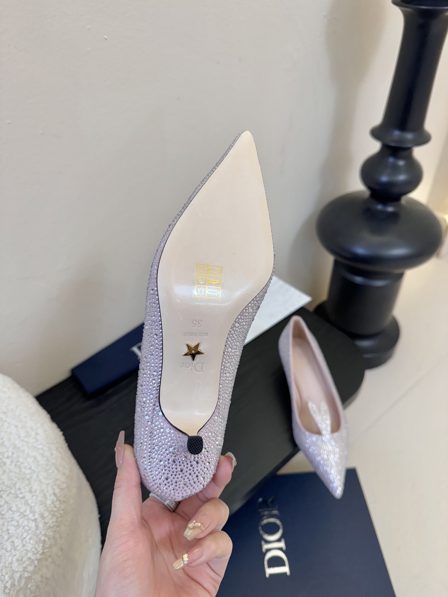 Dior 迪奥26春夏璀璨星河系列！水晶烫钻尖头高跟单鞋婚鞋！走秀新款bling...bling...水