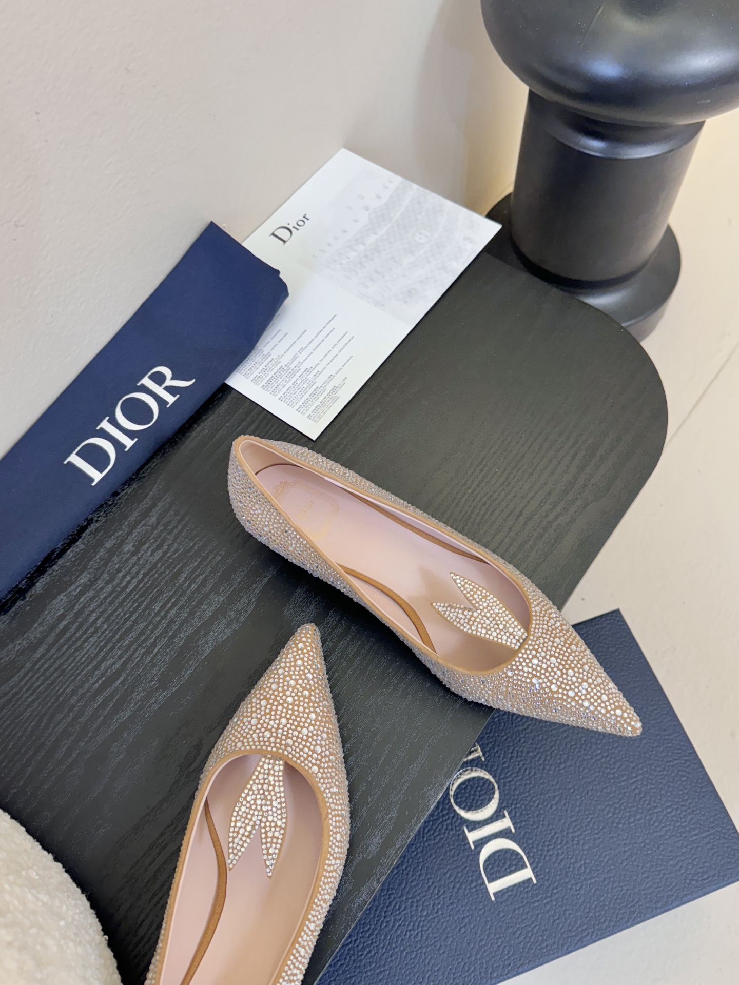 Dior 迪奥26春夏璀璨星河系列！水晶烫钻尖头高跟单鞋婚鞋！走秀新款bling...bling...水