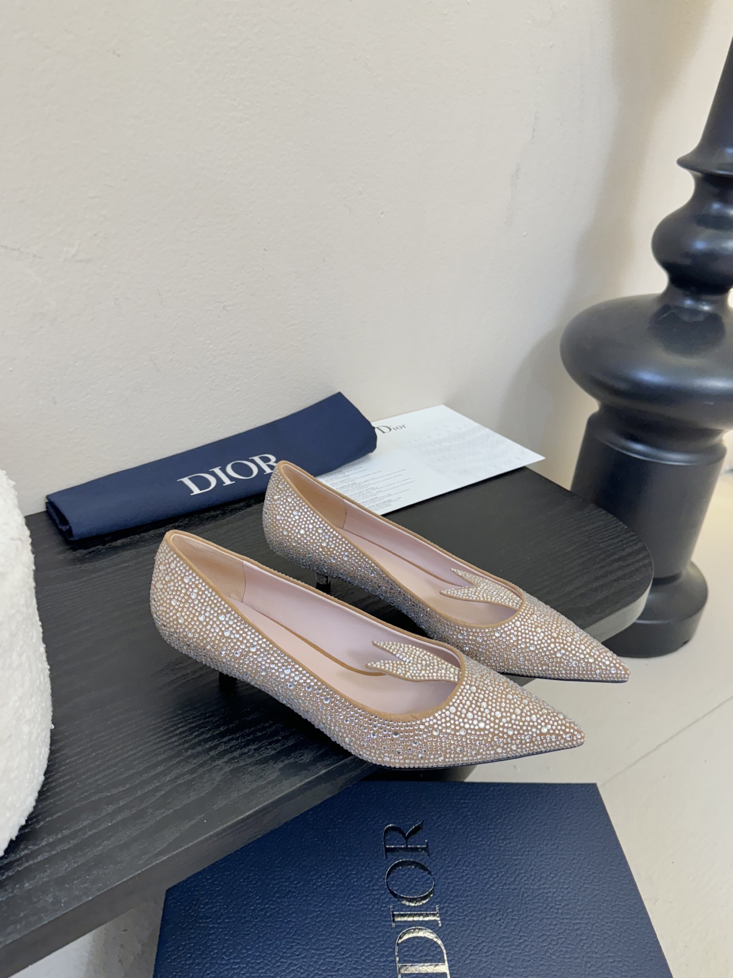 Dior 迪奥26春夏璀璨星河系列！水晶烫钻尖头高跟单鞋婚鞋！走秀新款bling...bling...水