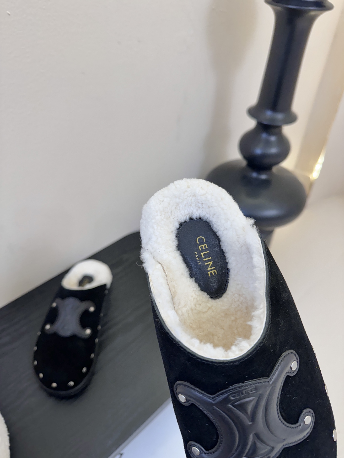 CELINE·思琳赛琳最新呈现PITEA木屐羊毛厚底穆勒鞋毛拖系列。顶级版本后跟原版牛皮包中底3D立体l