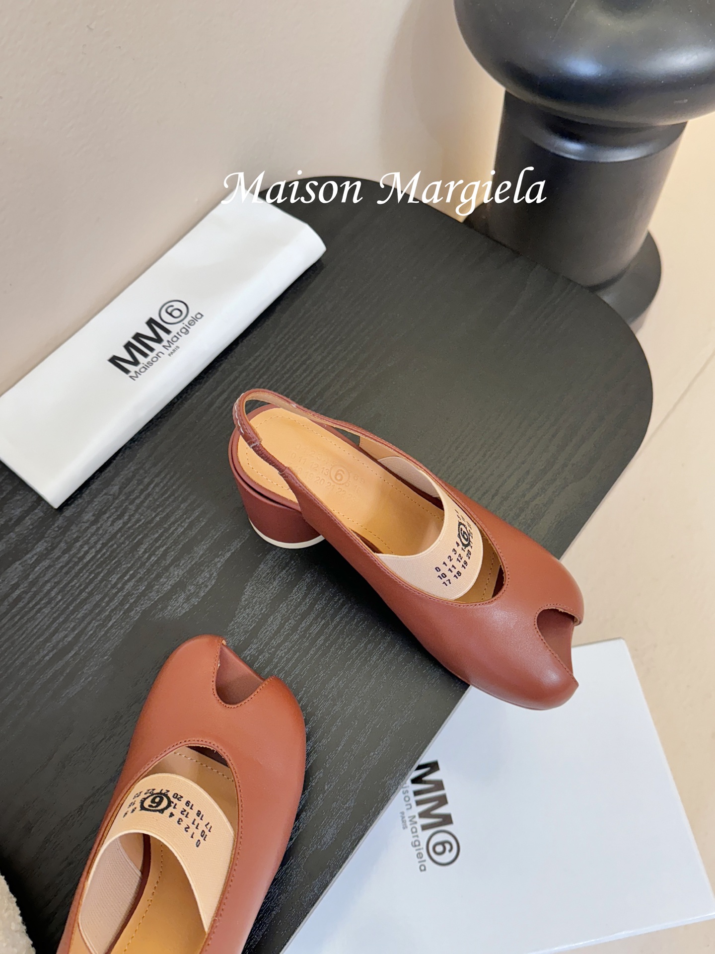 2025Maison Margie*马吉拉•分趾粗跟平底复古玛丽珍娃娃头苹果头芭蕾舞指鱼嘴单鞋棒了的版本