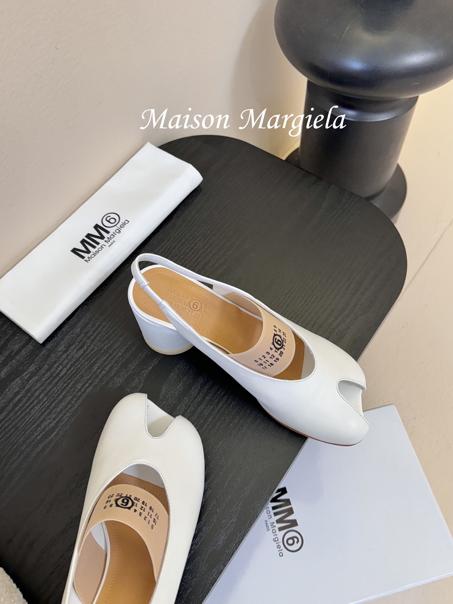 2025Maison Margie*马吉拉•分趾粗跟平底复古玛丽珍娃娃头苹果头芭蕾舞指鱼嘴单鞋棒了的版本