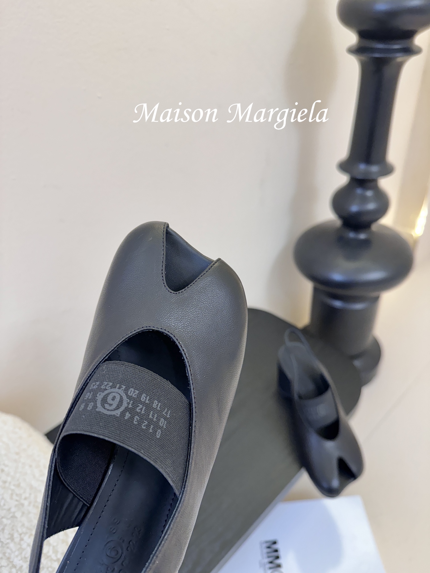 2025Maison Margie*马吉拉•分趾粗跟平底复古玛丽珍娃娃头苹果头芭蕾舞指鱼嘴单鞋棒了的版本