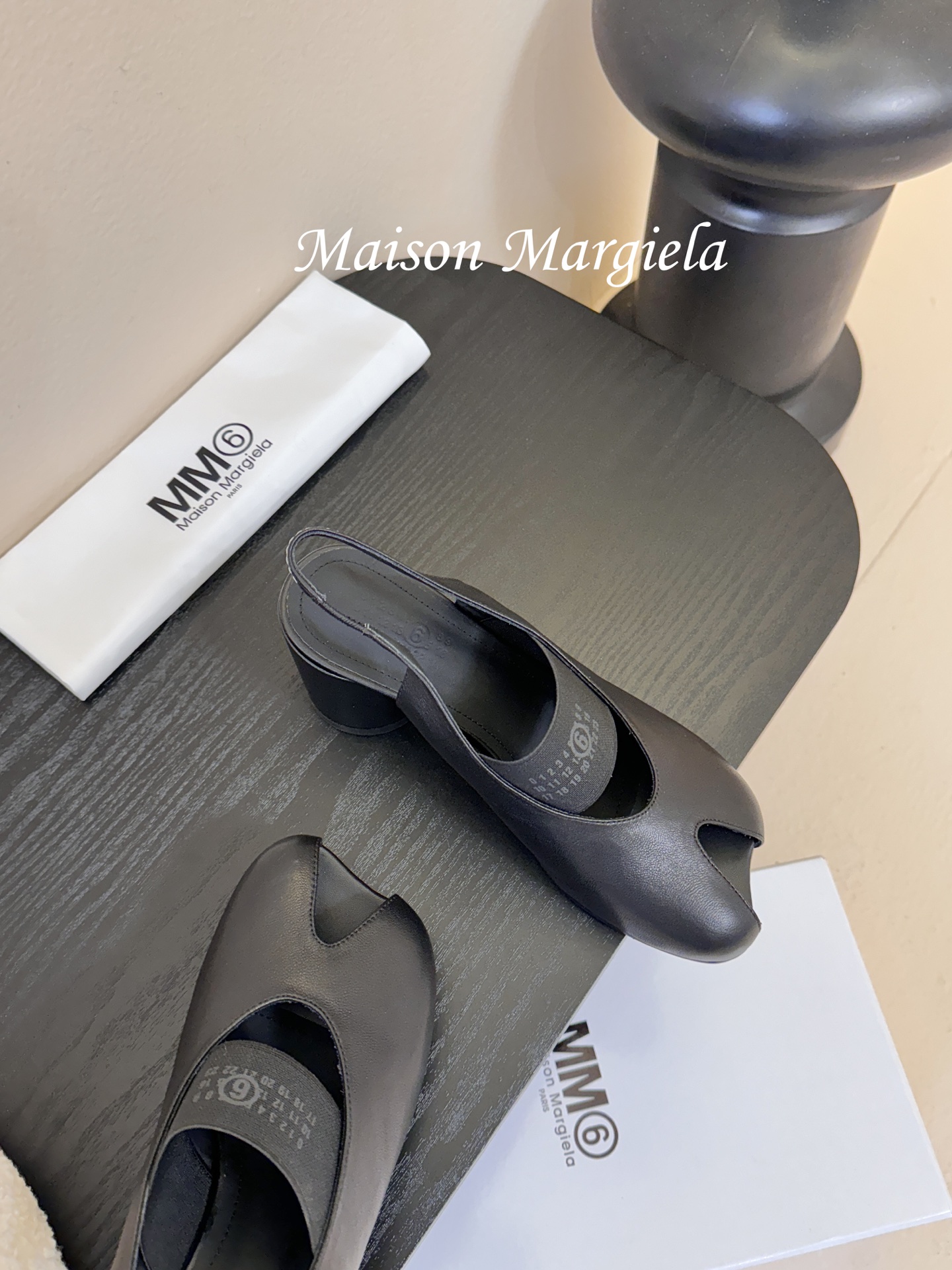 2025Maison Margie*马吉拉•分趾粗跟平底复古玛丽珍娃娃头苹果头芭蕾舞指鱼嘴单鞋棒了的版本