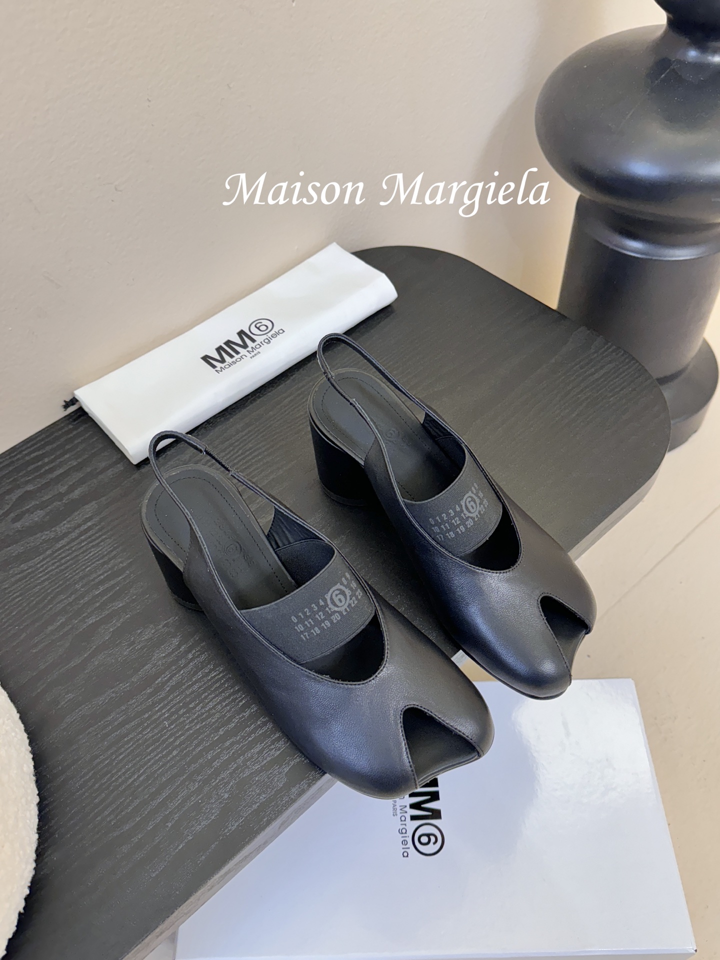 2025Maison Margie*马吉拉•分趾粗跟平底复古玛丽珍娃娃头苹果头芭蕾舞指鱼嘴单鞋棒了的版本