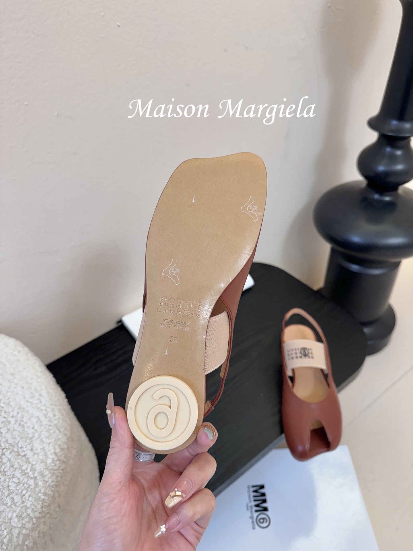 2025Maison Margie*马吉拉•分趾粗跟平底复古玛丽珍娃娃头苹果头芭蕾舞指鱼嘴单鞋棒了的版本