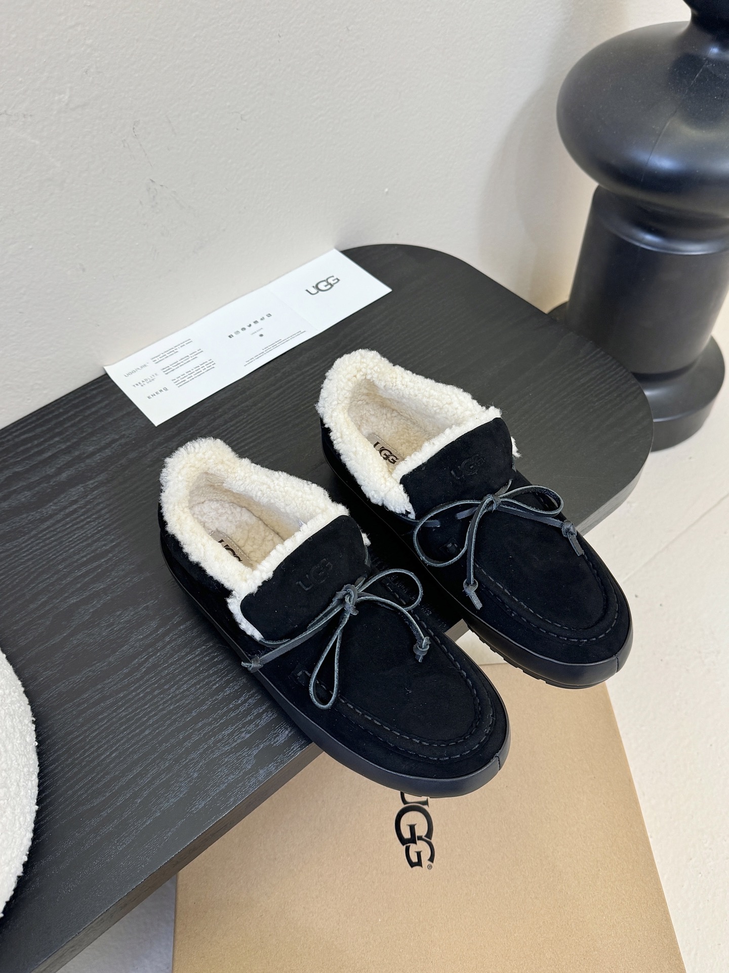 NO:646722,The top UGG Doudou low top is super easy to wear and warm. The fur is full-covered. The fur inside is soft. It is very comfortable and very warm. It is light and very easy to wear. It is plush and looks very cute. The upper is Yang Jing!  Lining insole imported pure wool code number 35-41 4041 customized, fur shoes, sheep19860909顶级 UGG豆豆低帮超级好穿保暖的毛毛全包头 里面的毛毛软软的 很舒服、又特别保暖 轻便又特别好穿 毛绒绒的 样子特别可爱 鞋面羊京！ 内里鞋垫进口纯羊毛 码数35—41 4041定制,毛毛鞋,sheep,Women's Shoes