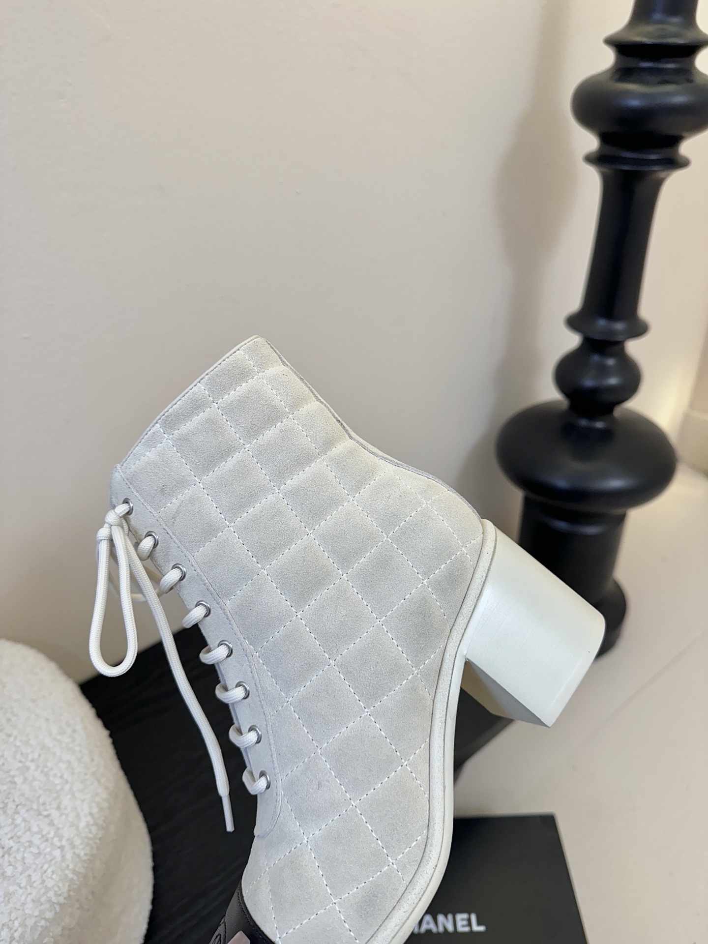 Chanel 香奈儿新款短靴‼️CHANEL官网同款， 香奈儿新款短靴，简约大方，此款时尚百搭脚感舒适，