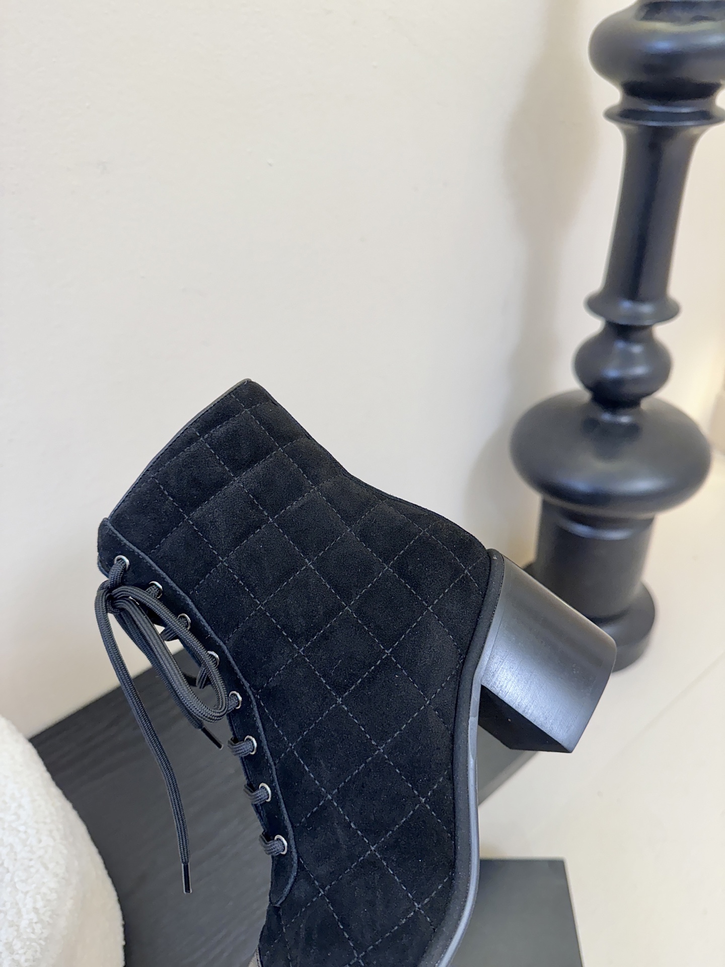 Chanel 香奈儿新款短靴‼️CHANEL官网同款， 香奈儿新款短靴，简约大方，此款时尚百搭脚感舒适，