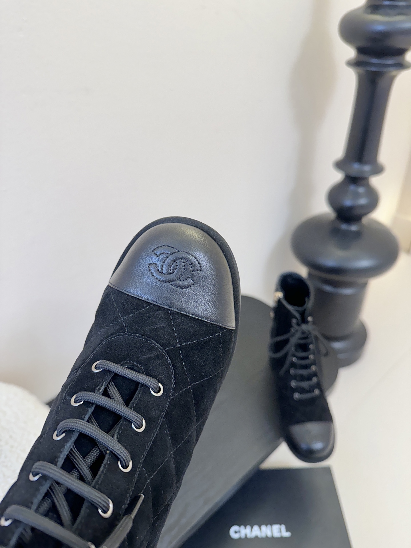 Chanel 香奈儿新款短靴‼️CHANEL官网同款， 香奈儿新款短靴，简约大方，此款时尚百搭脚感舒适，