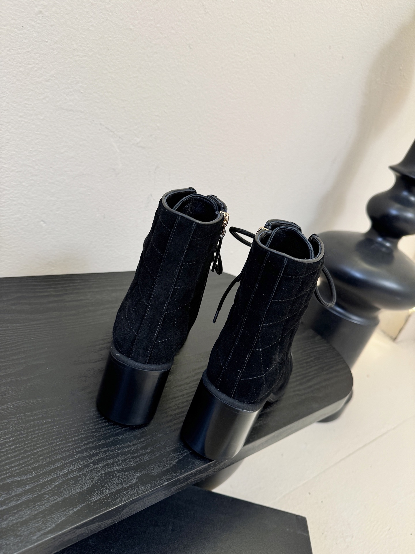 Chanel 香奈儿新款短靴‼️CHANEL官网同款， 香奈儿新款短靴，简约大方，此款时尚百搭脚感舒适，