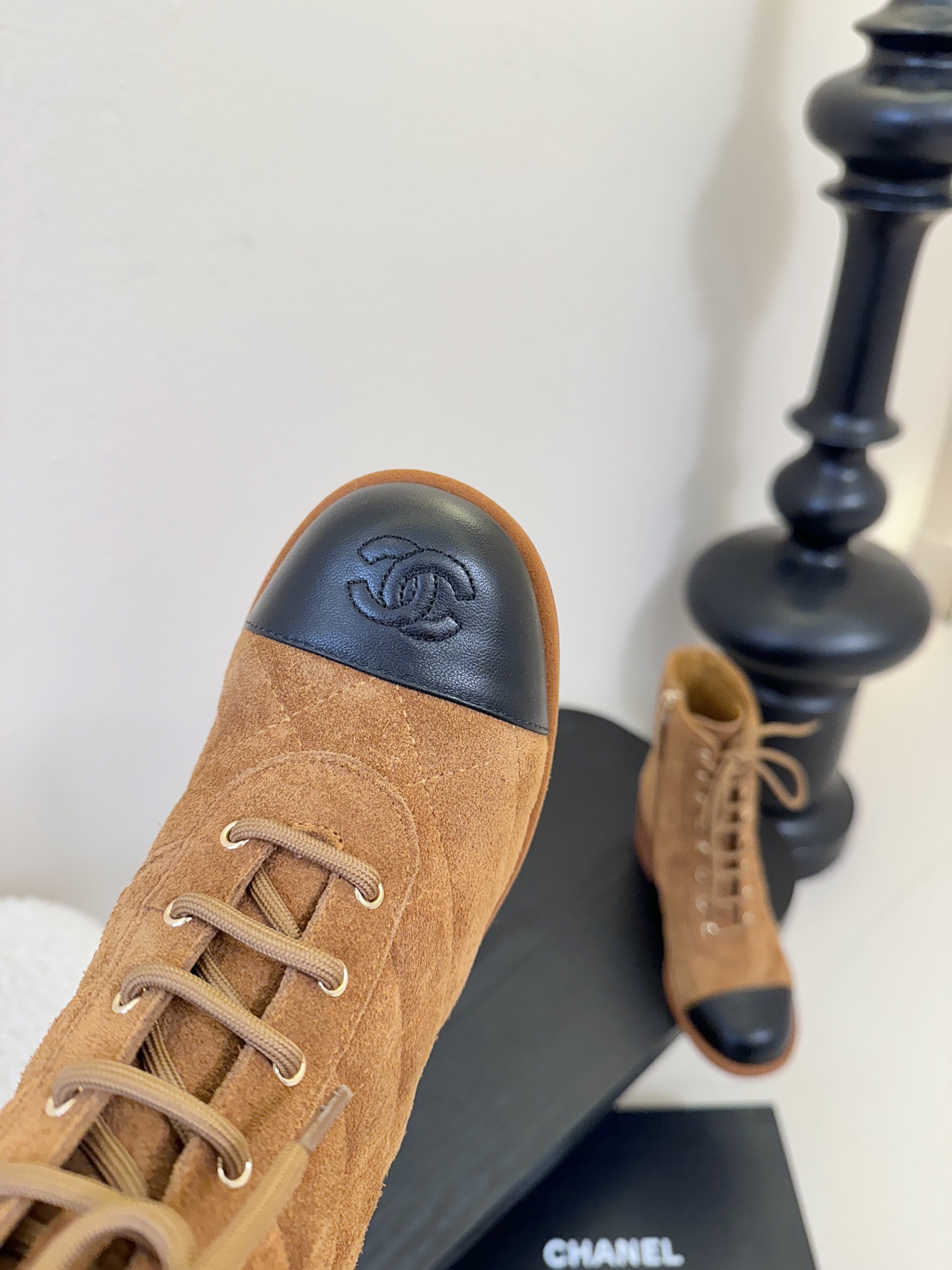 Chanel 香奈儿新款短靴‼️CHANEL官网同款， 香奈儿新款短靴，简约大方，此款时尚百搭脚感舒适，