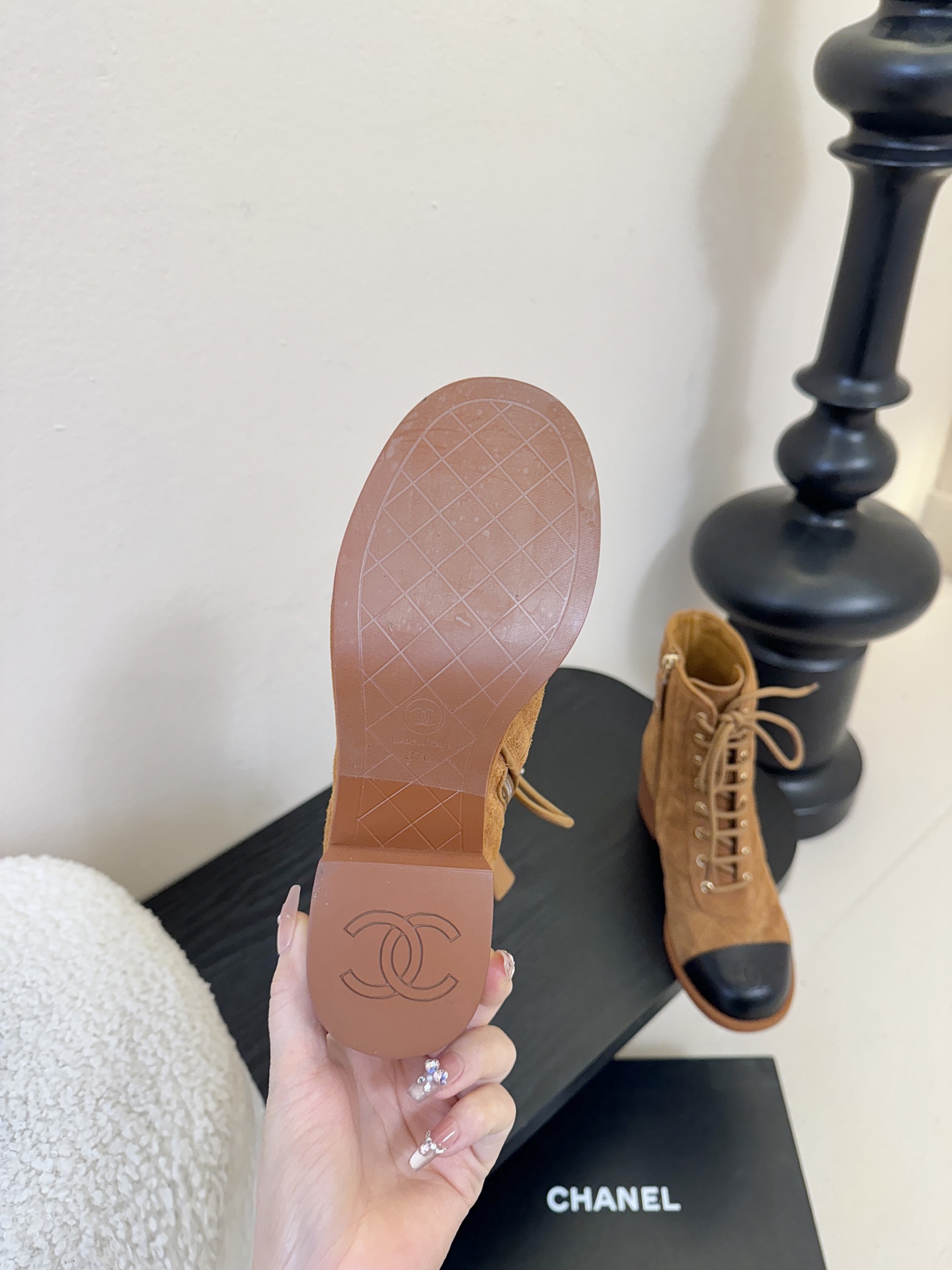 Chanel 香奈儿新款短靴‼️CHANEL官网同款， 香奈儿新款短靴，简约大方，此款时尚百搭脚感舒适，