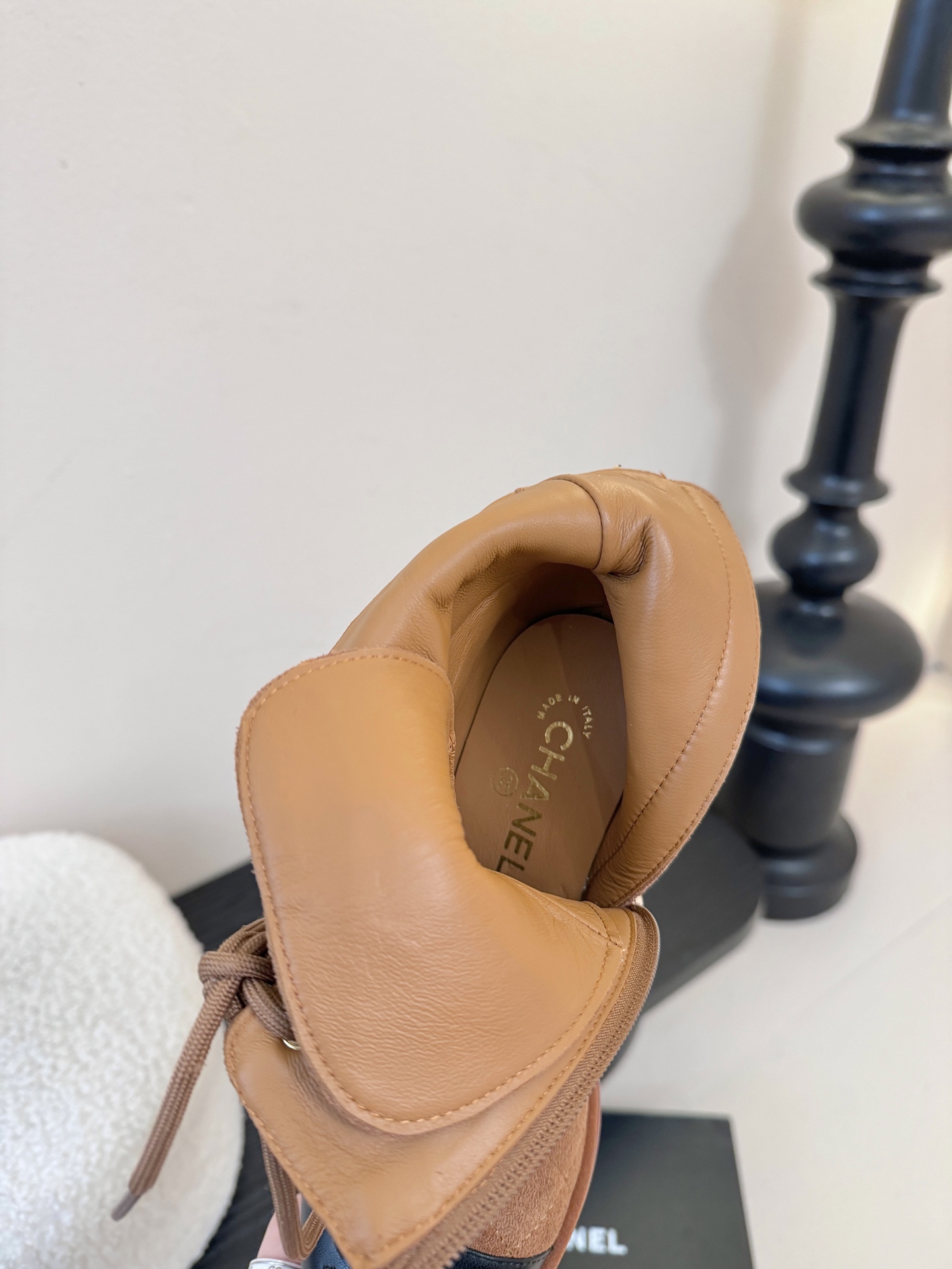 Chanel 香奈儿新款短靴‼️CHANEL官网同款， 香奈儿新款短靴，简约大方，此款时尚百搭脚感舒适，