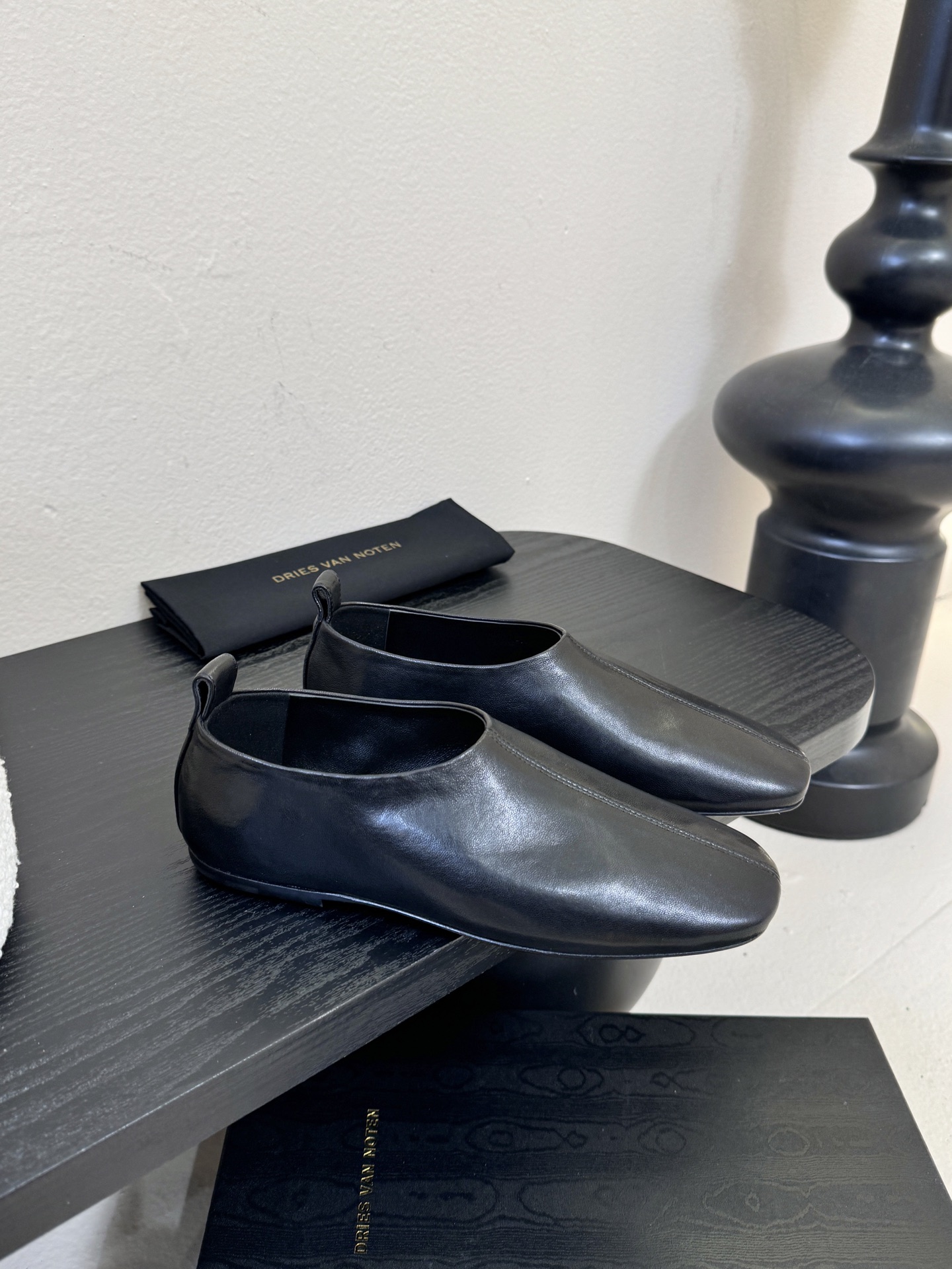 DriesVan Noten平底圆头乐福鞋单鞋！鞋面设计甜美又显大气，好看也不单调带点复古甜美风随意搭配