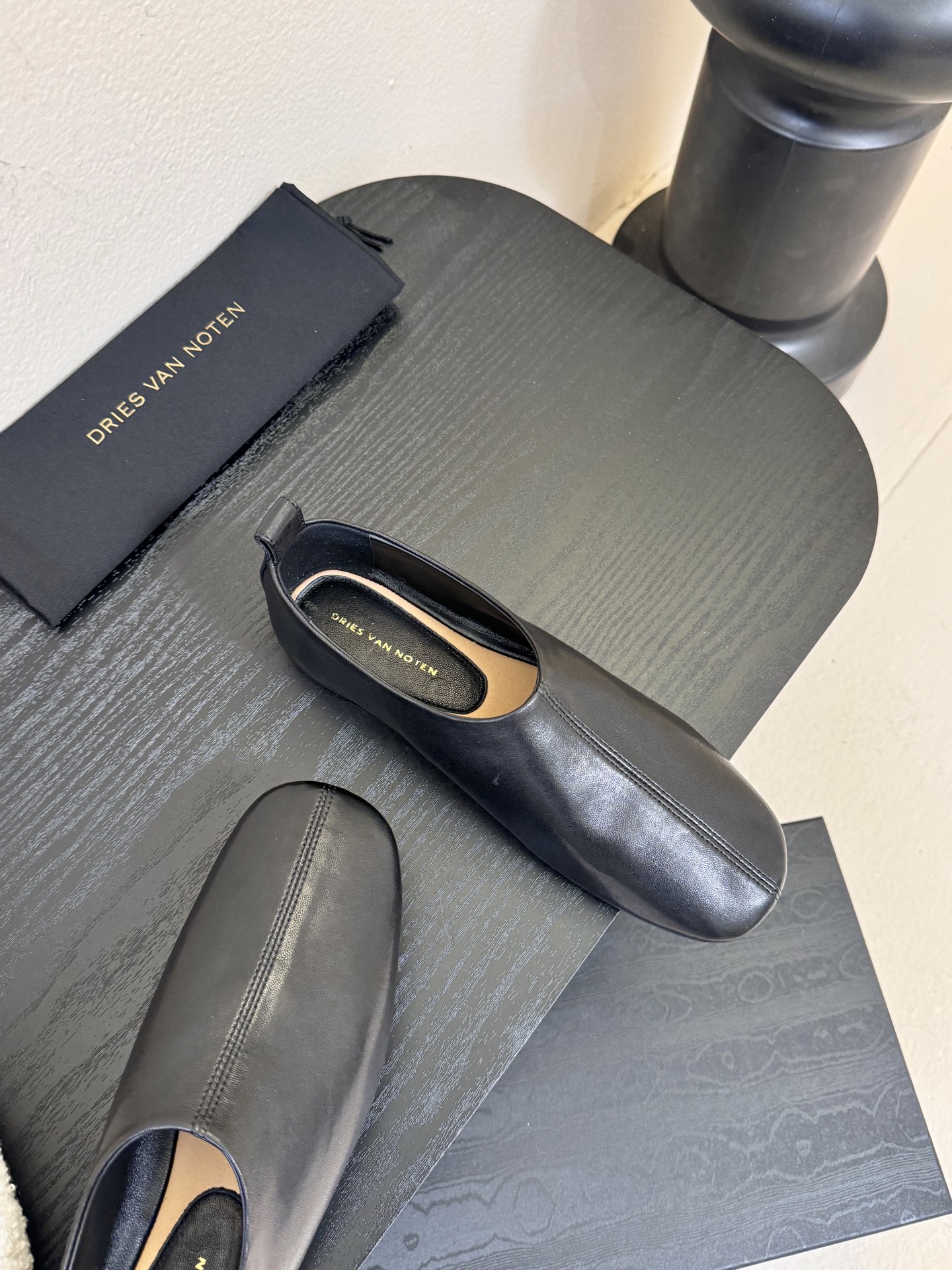 DriesVan Noten平底圆头乐福鞋单鞋！鞋面设计甜美又显大气，好看也不单调带点复古甜美风随意搭配