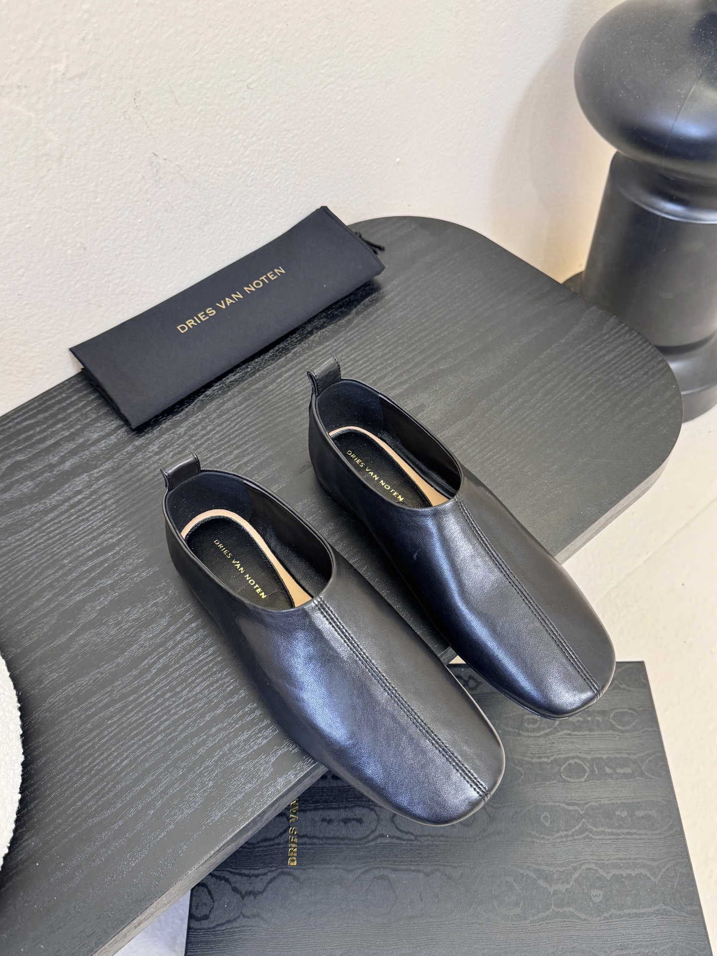 DriesVan Noten平底圆头乐福鞋单鞋！鞋面设计甜美又显大气，好看也不单调带点复古甜美风随意搭配