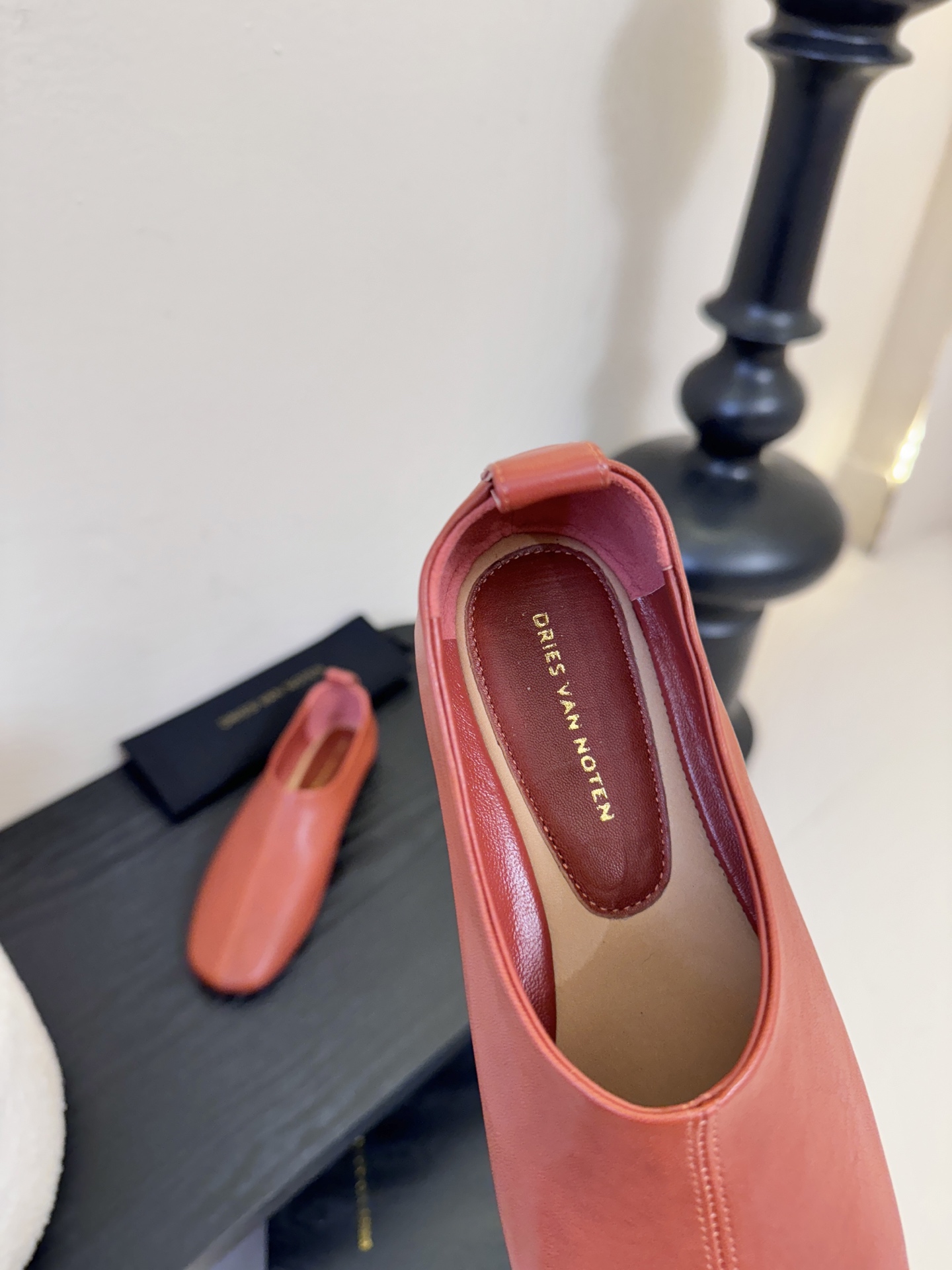 DriesVan Noten平底圆头乐福鞋单鞋！鞋面设计甜美又显大气，好看也不单调带点复古甜美风随意搭配