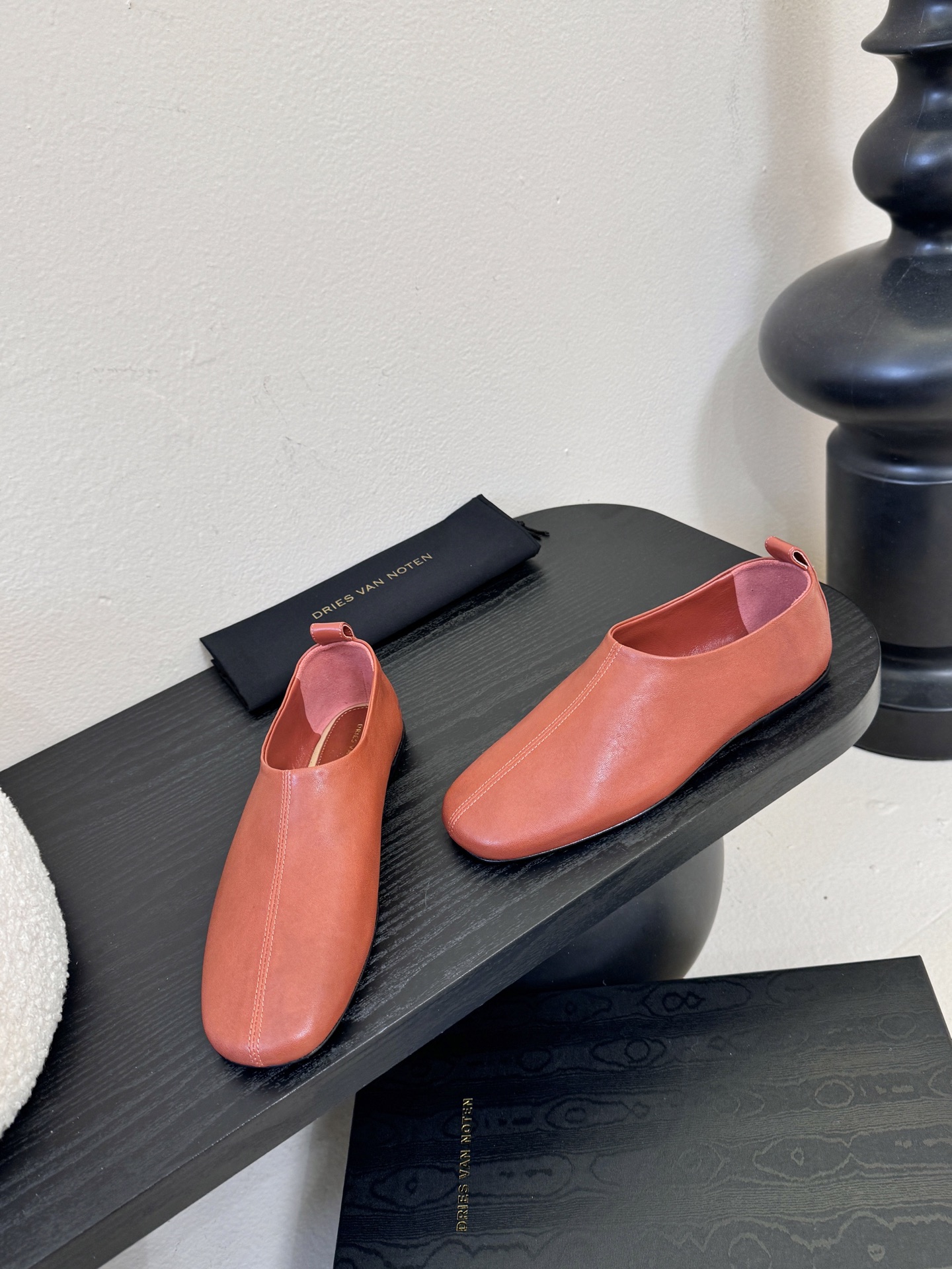 DriesVan Noten平底圆头乐福鞋单鞋！鞋面设计甜美又显大气，好看也不单调带点复古甜美风随意搭配