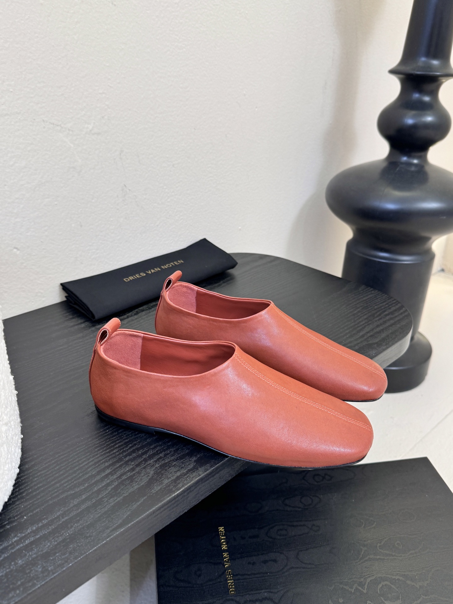 DriesVan Noten平底圆头乐福鞋单鞋！鞋面设计甜美又显大气，好看也不单调带点复古甜美风随意搭配