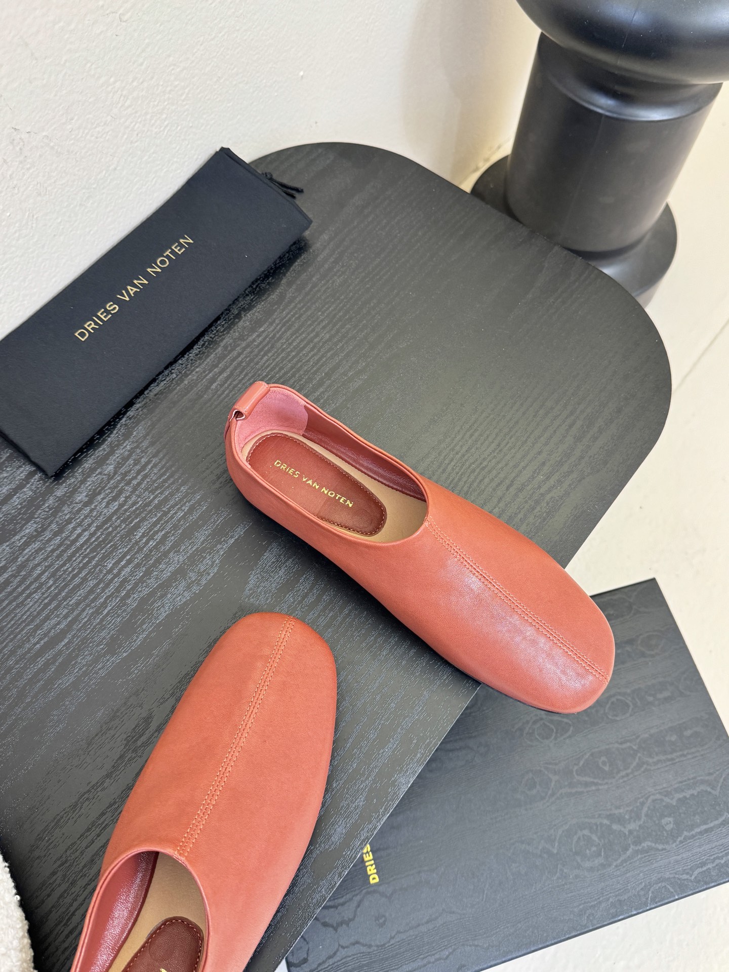 DriesVan Noten平底圆头乐福鞋单鞋！鞋面设计甜美又显大气，好看也不单调带点复古甜美风随意搭配