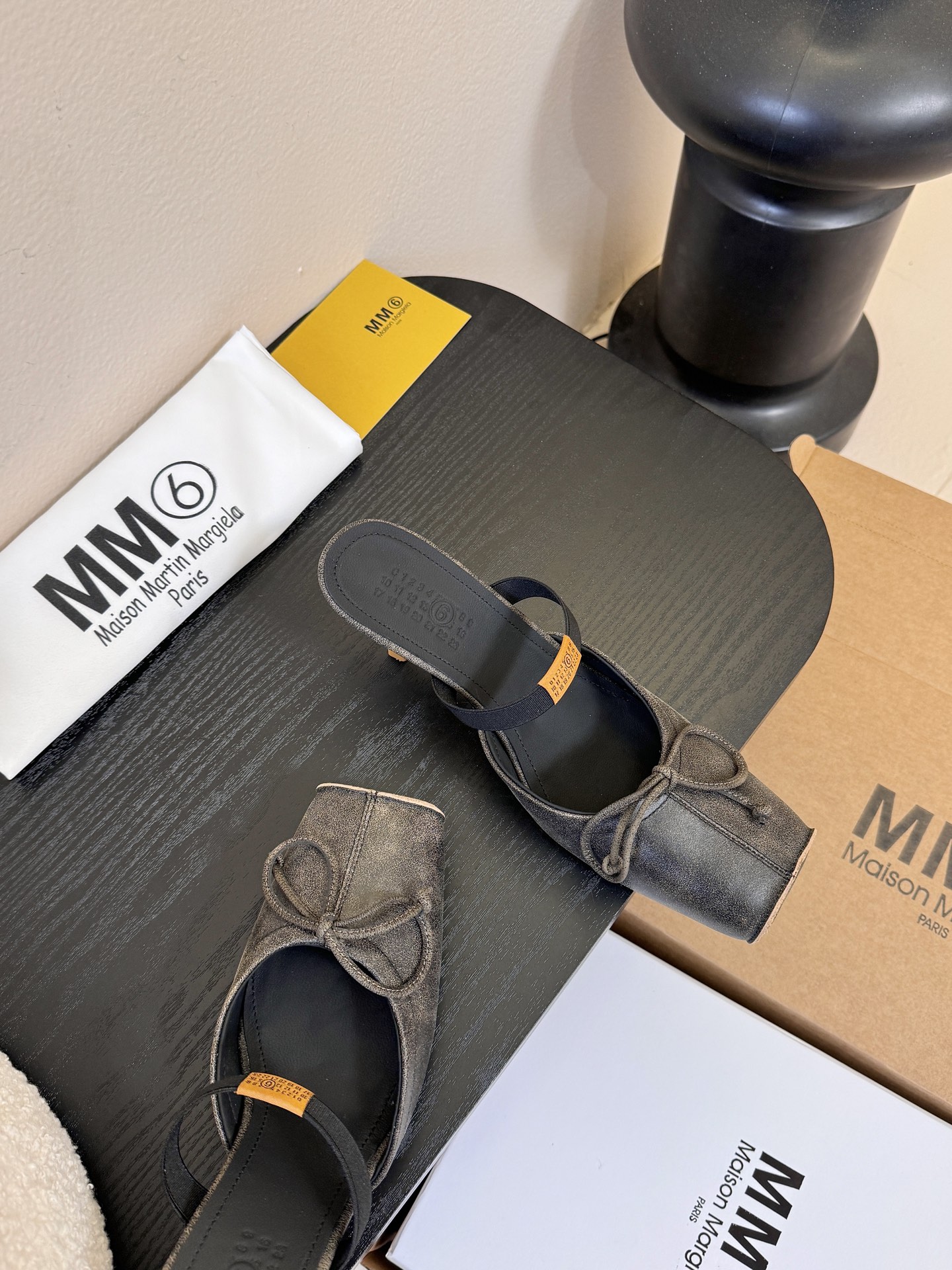 2025Maison Margie*马吉拉•分趾粗跟平底复古玛丽珍娃娃头苹果头芭蕾舞指鱼嘴单鞋棒了的版本